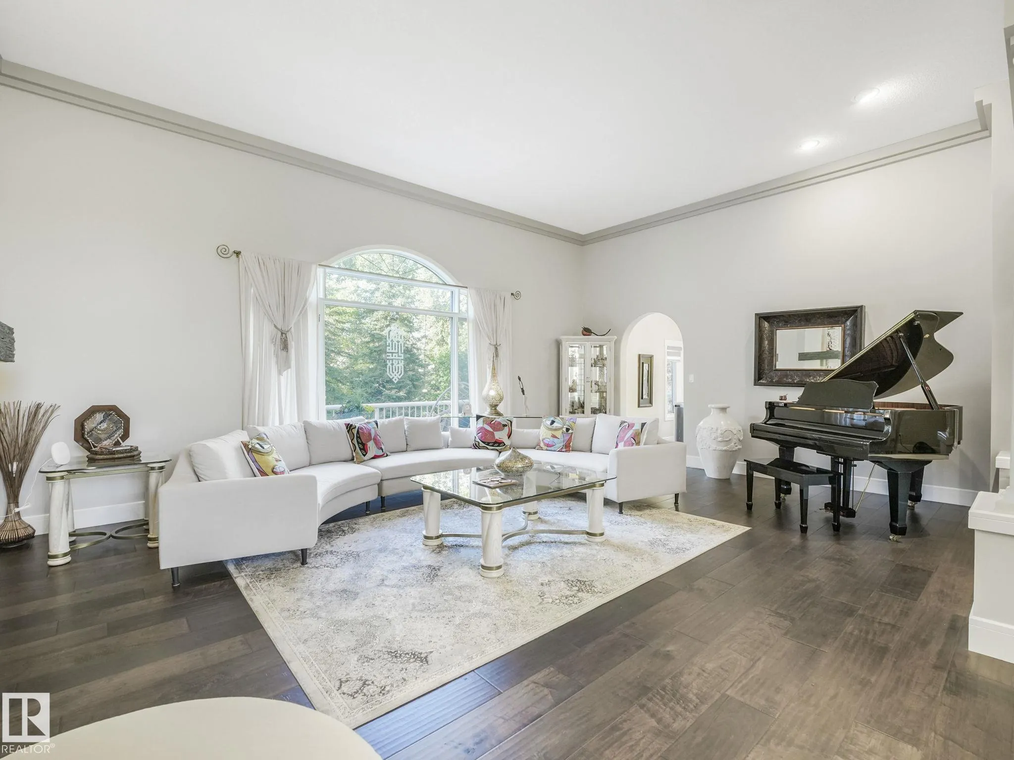 536 ESTATE Drive