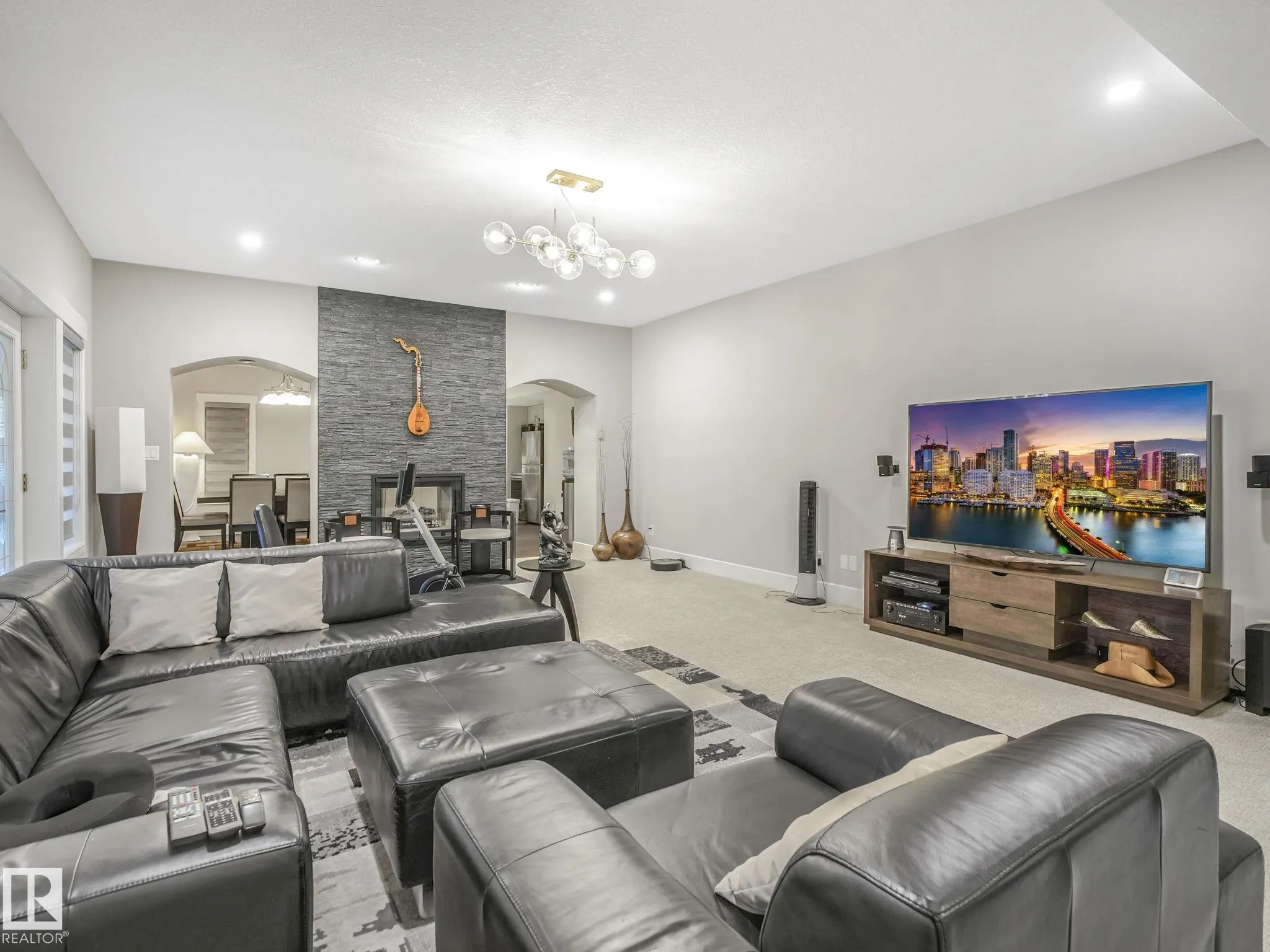 536 ESTATE Drive