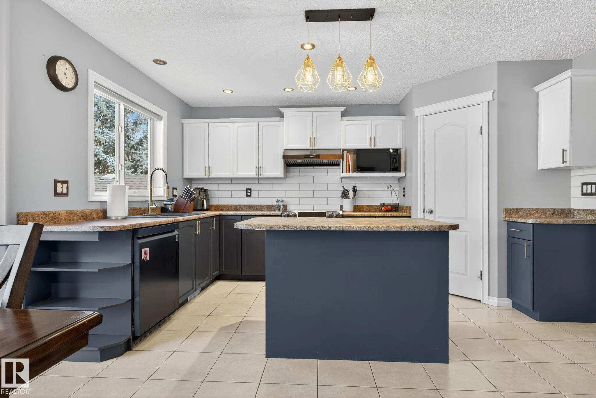 185 ERIN RIDGE Drive