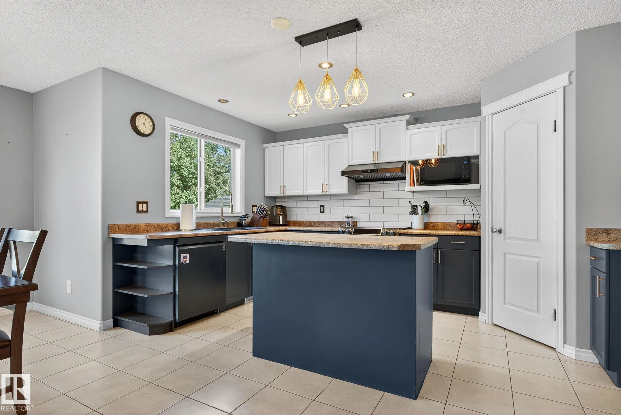 185 ERIN RIDGE Drive