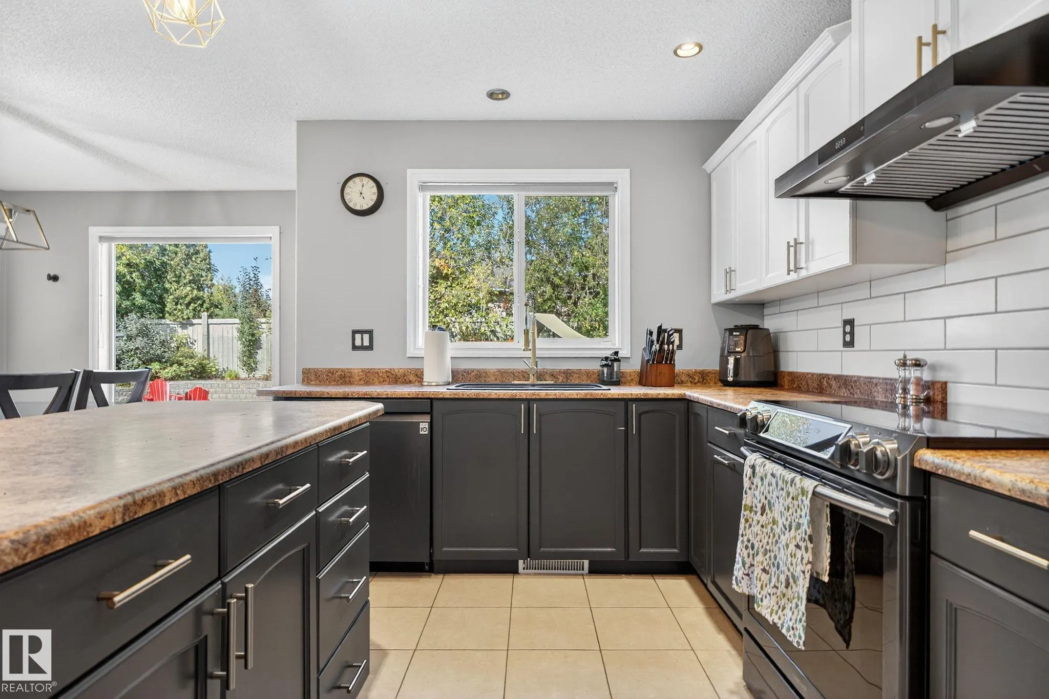 185 ERIN RIDGE Drive