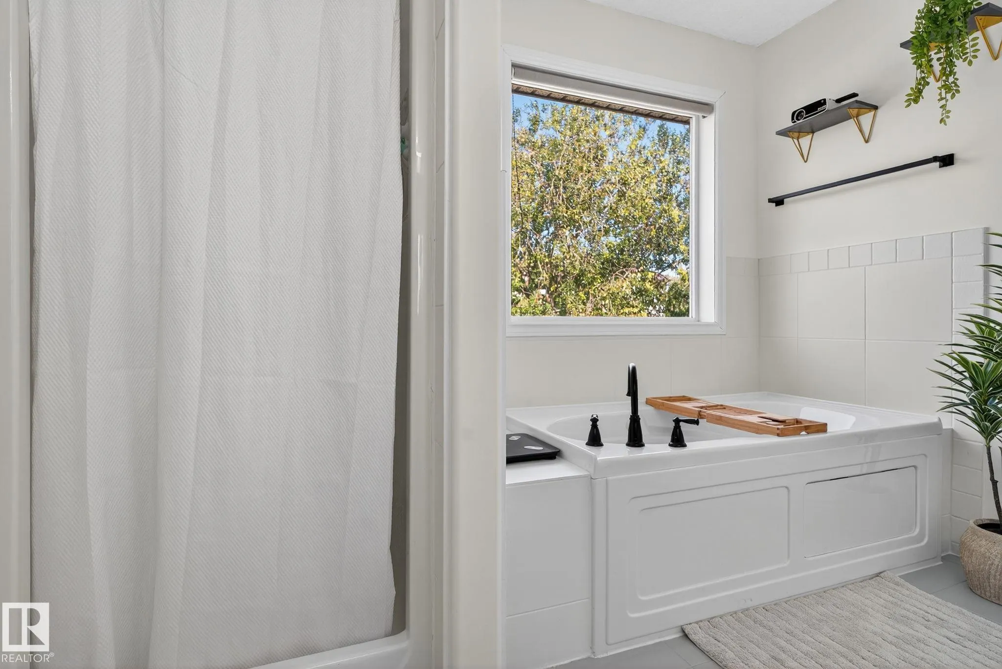 185 ERIN RIDGE Drive