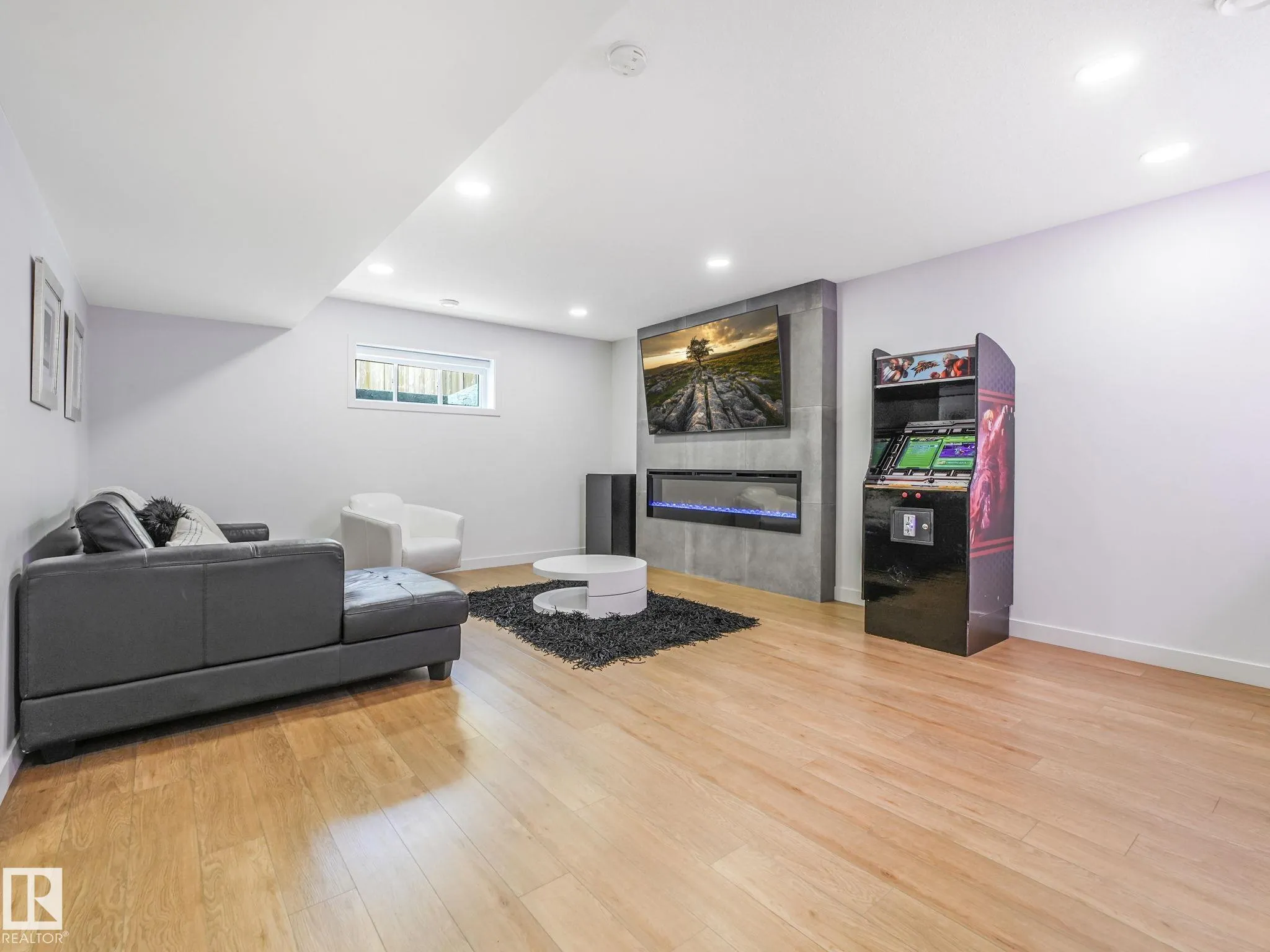 42 LADEROUTE Place
