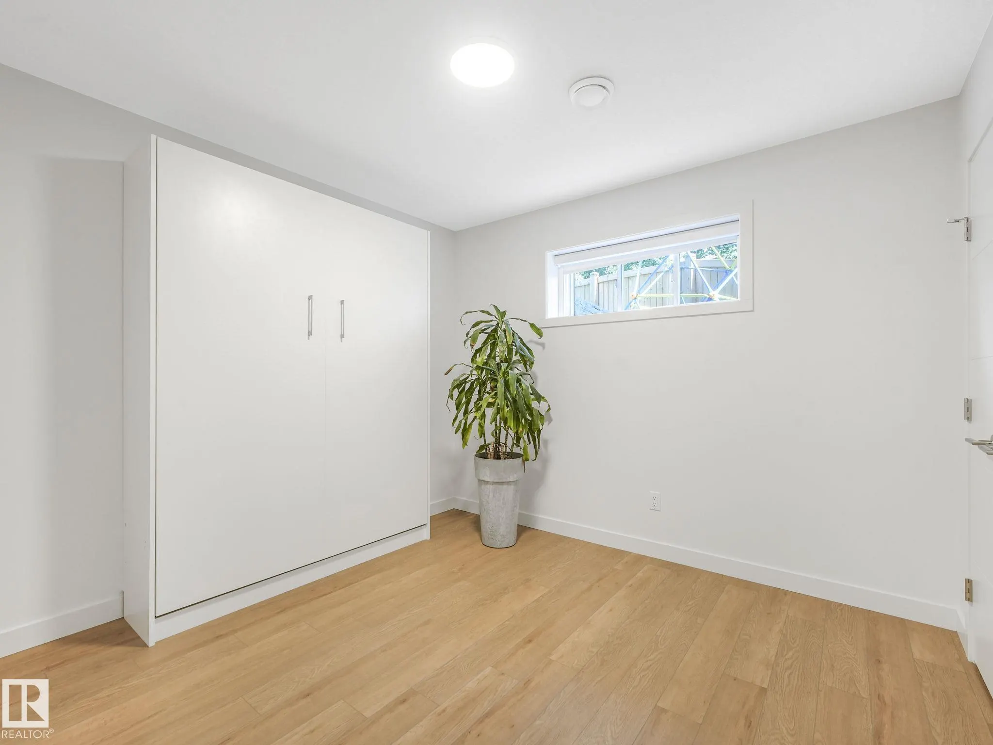 42 LADEROUTE Place