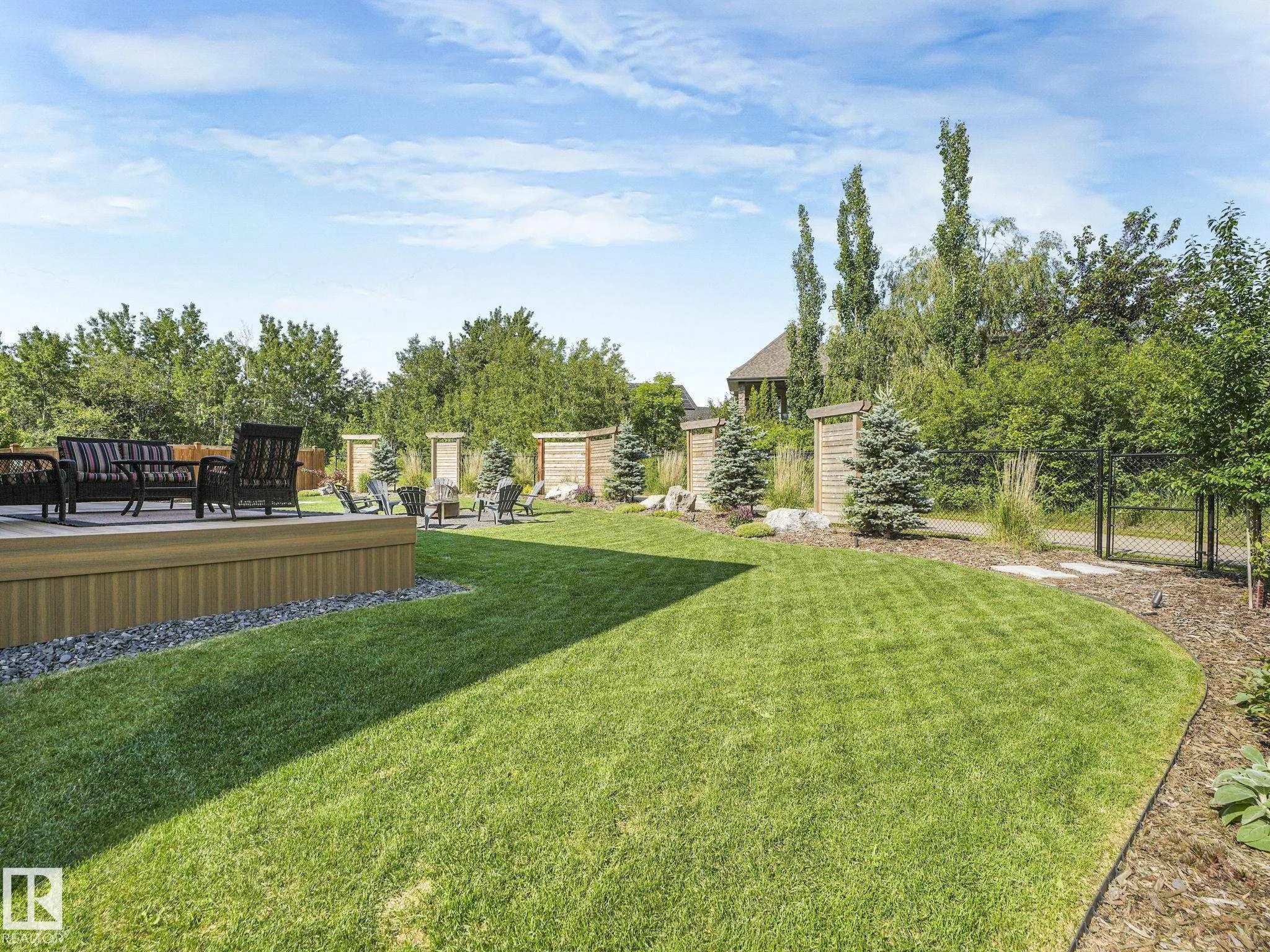 42 LADEROUTE Place