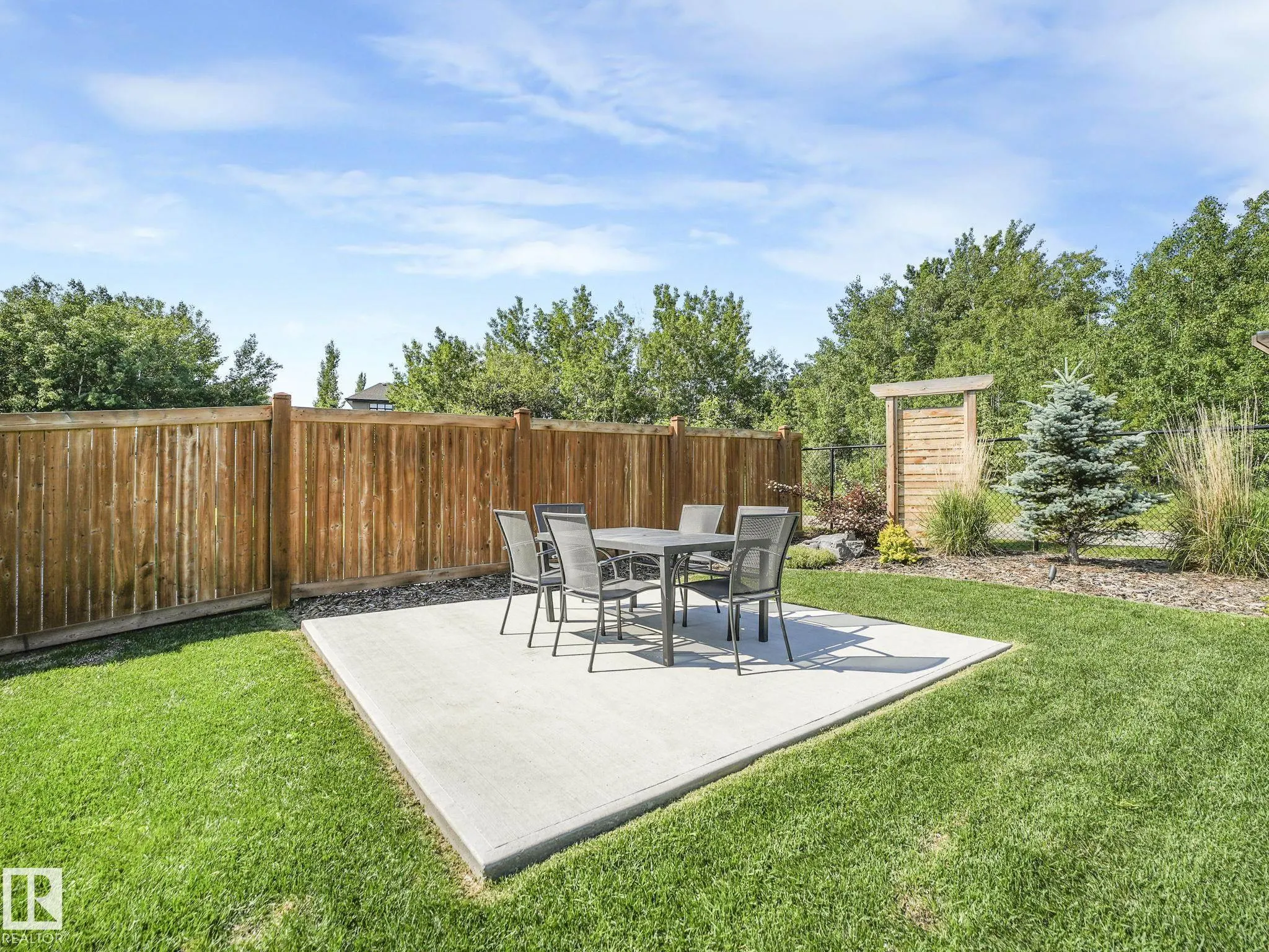 42 LADEROUTE Place