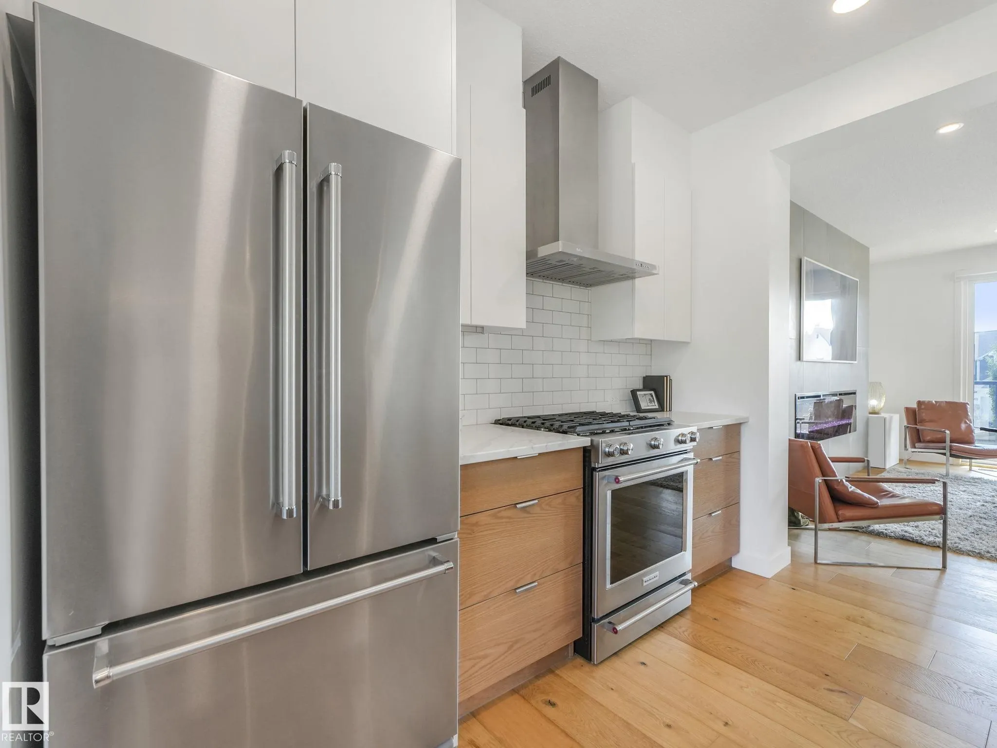 42 LADEROUTE Place