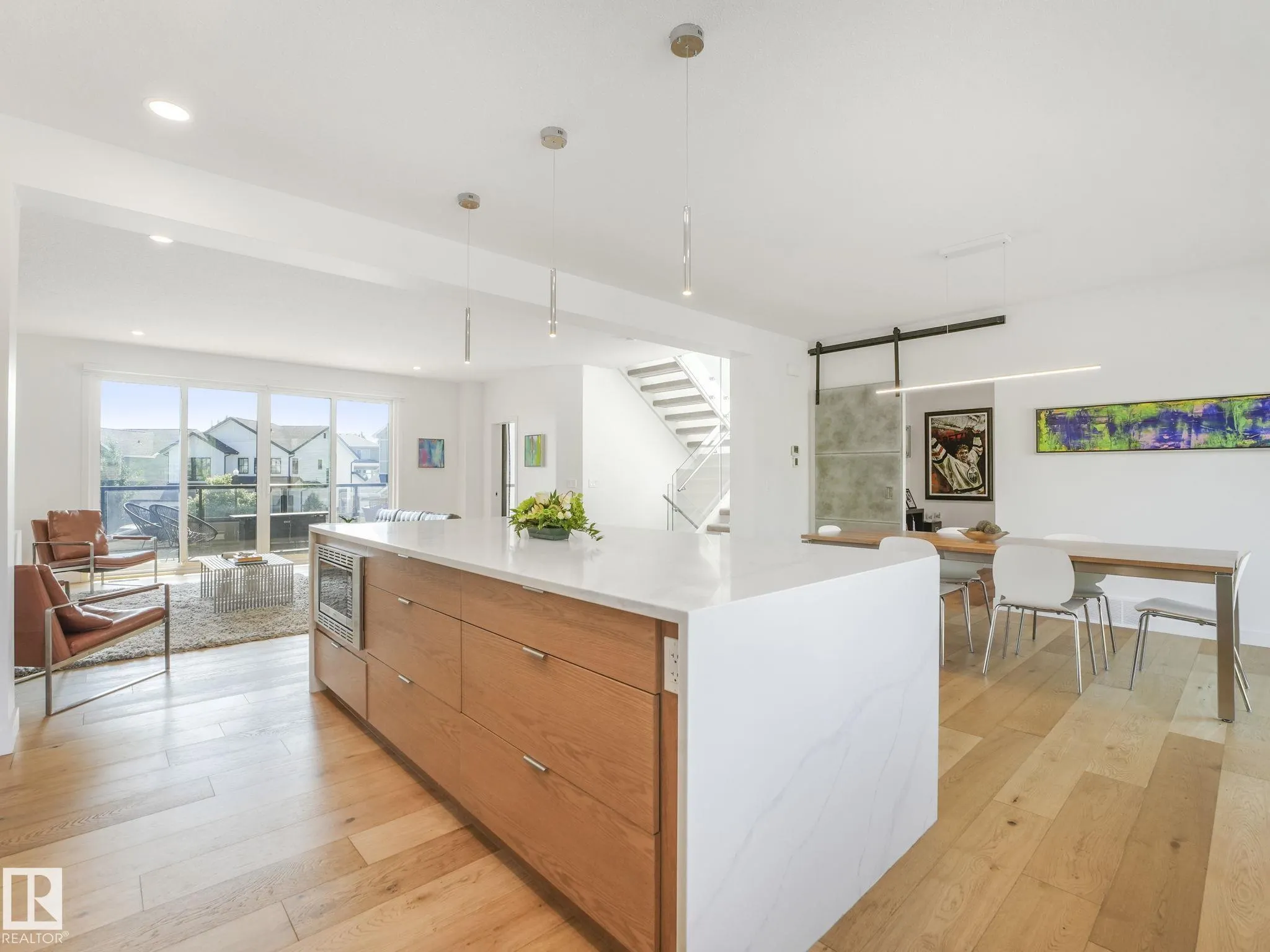 42 LADEROUTE Place