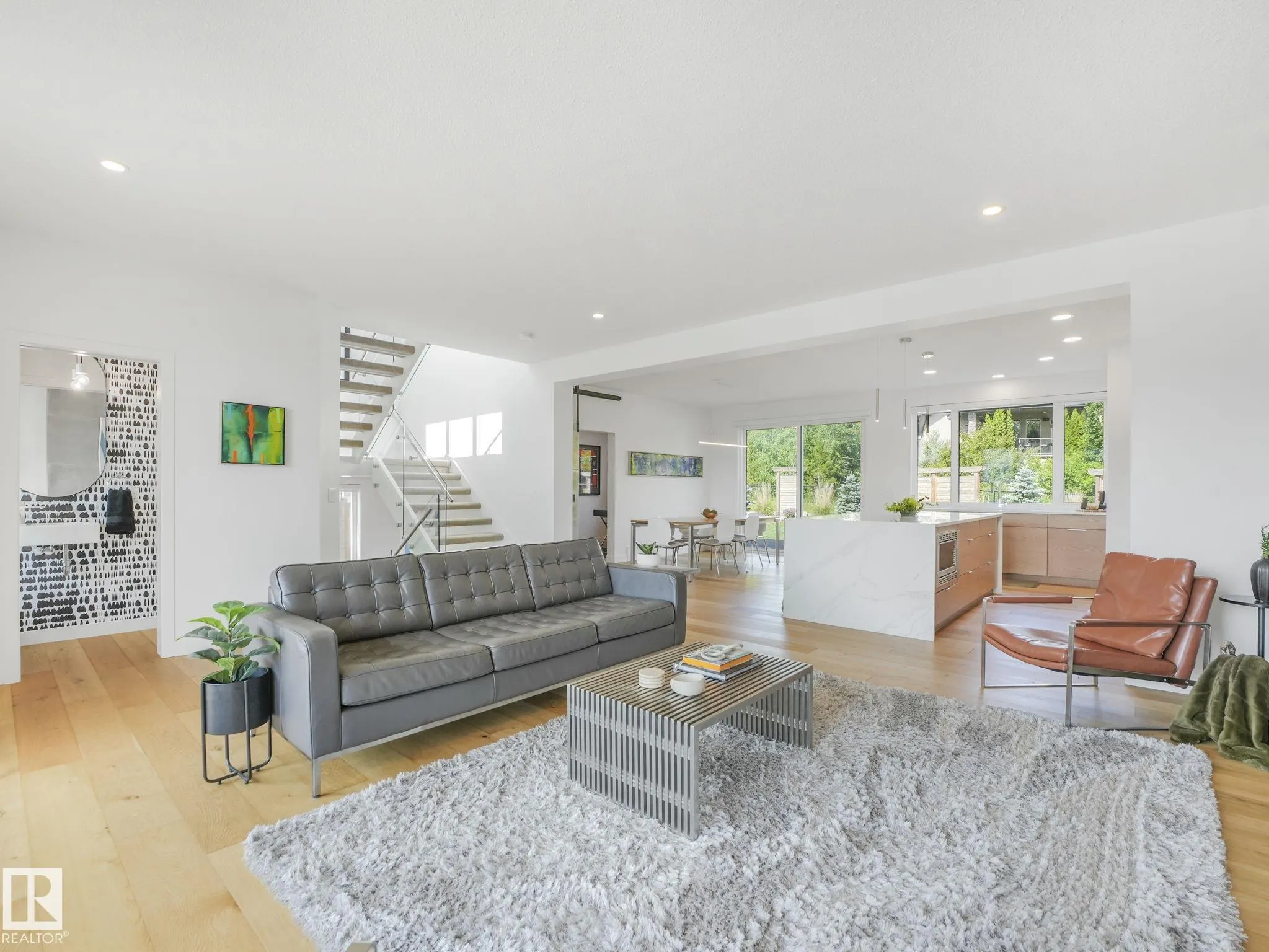 42 LADEROUTE Place