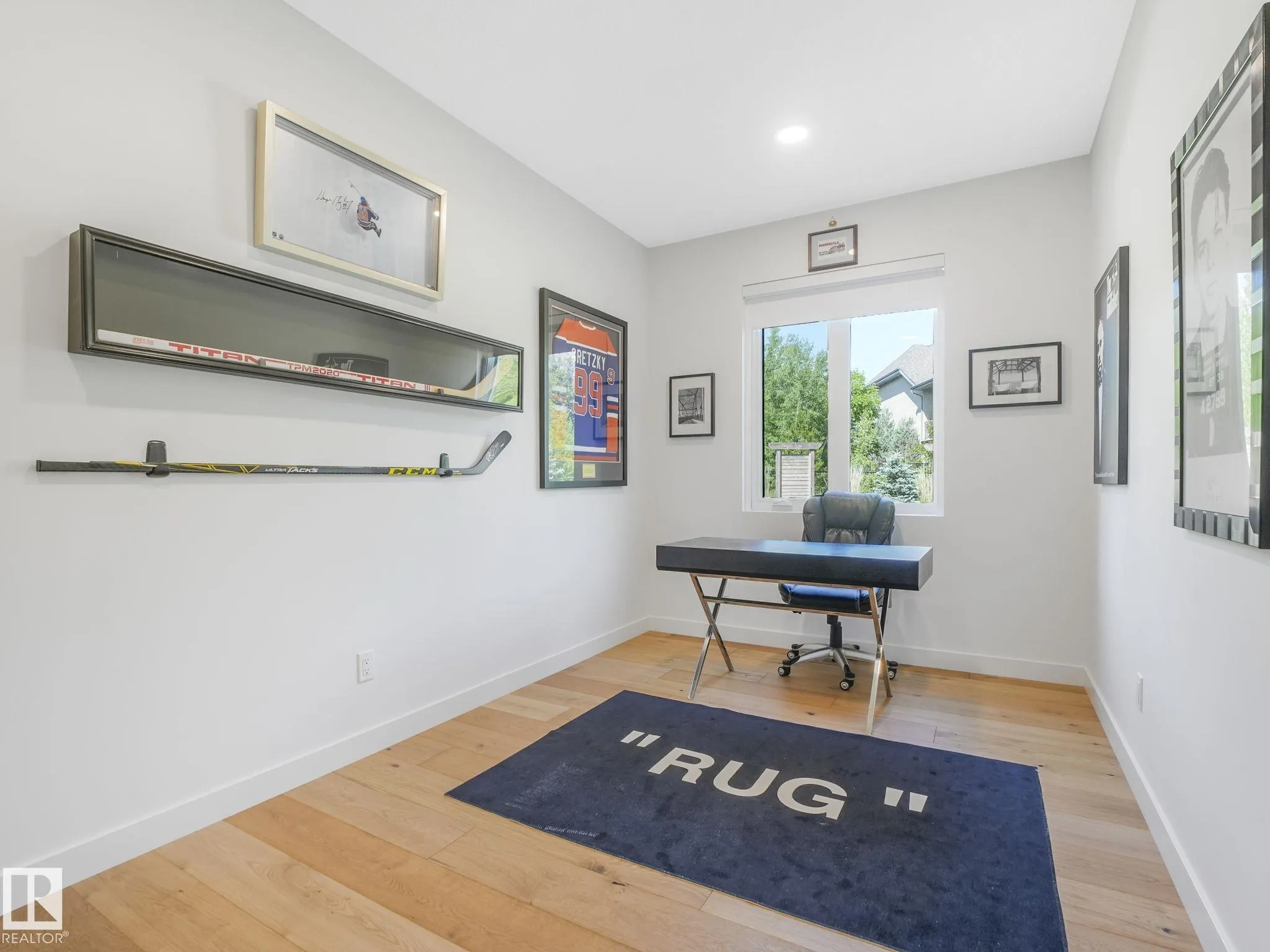 42 LADEROUTE Place