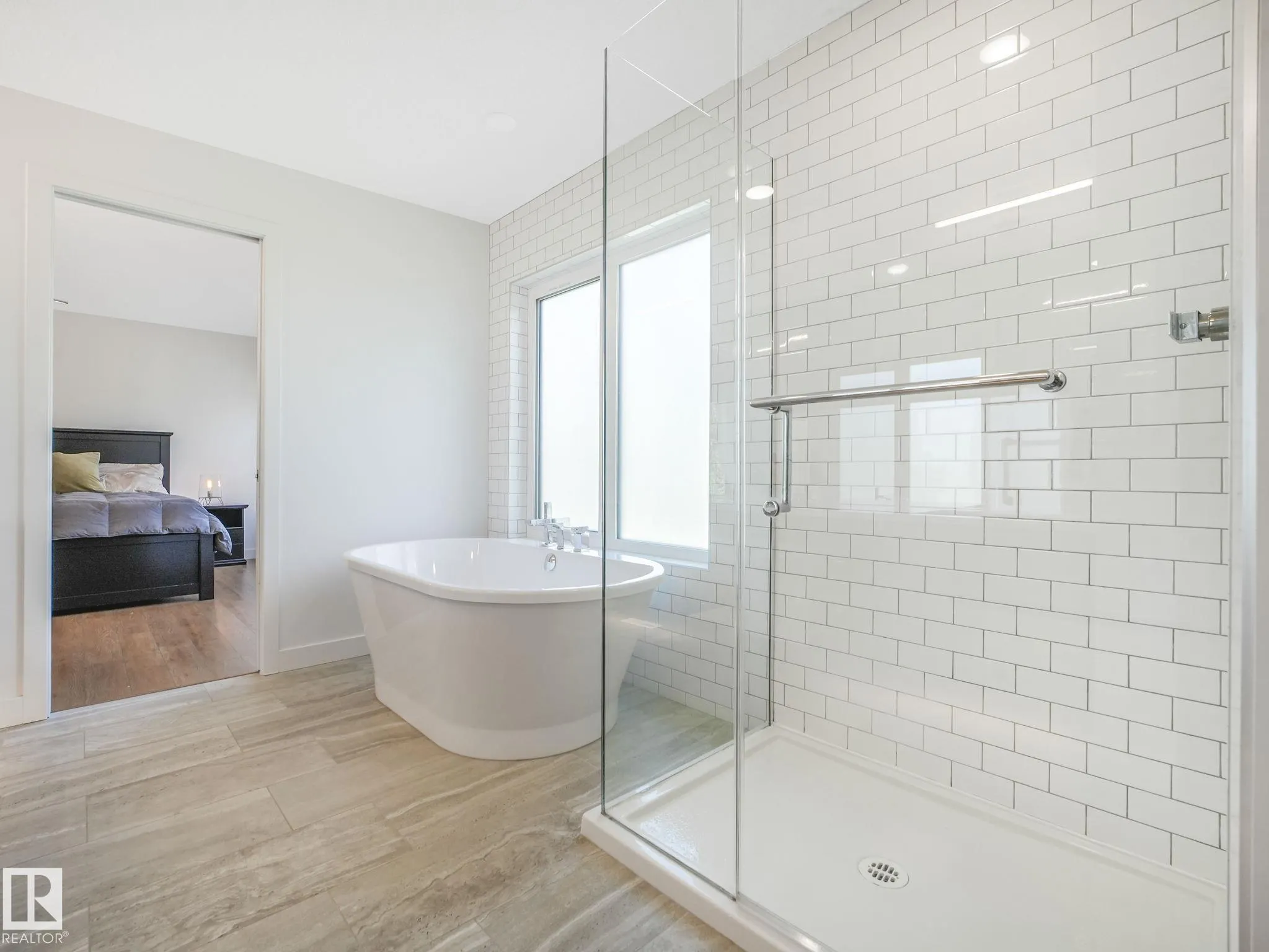 42 LADEROUTE Place