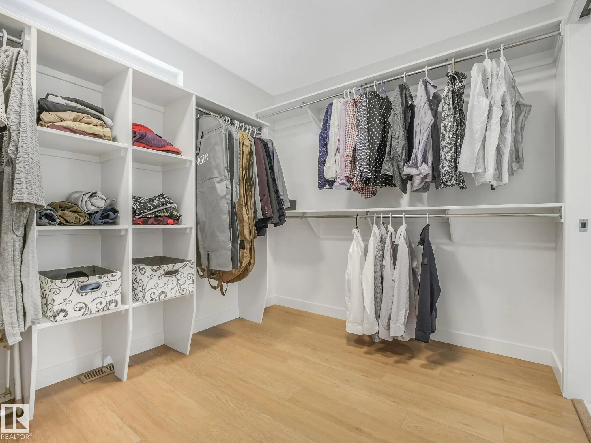 42 LADEROUTE Place