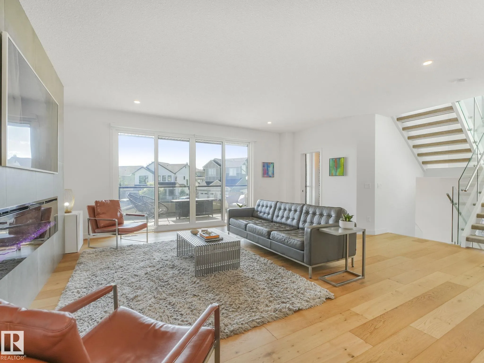 42 LADEROUTE Place