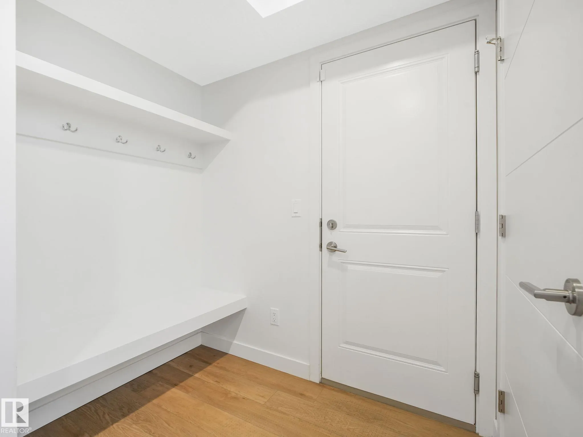 42 LADEROUTE Place