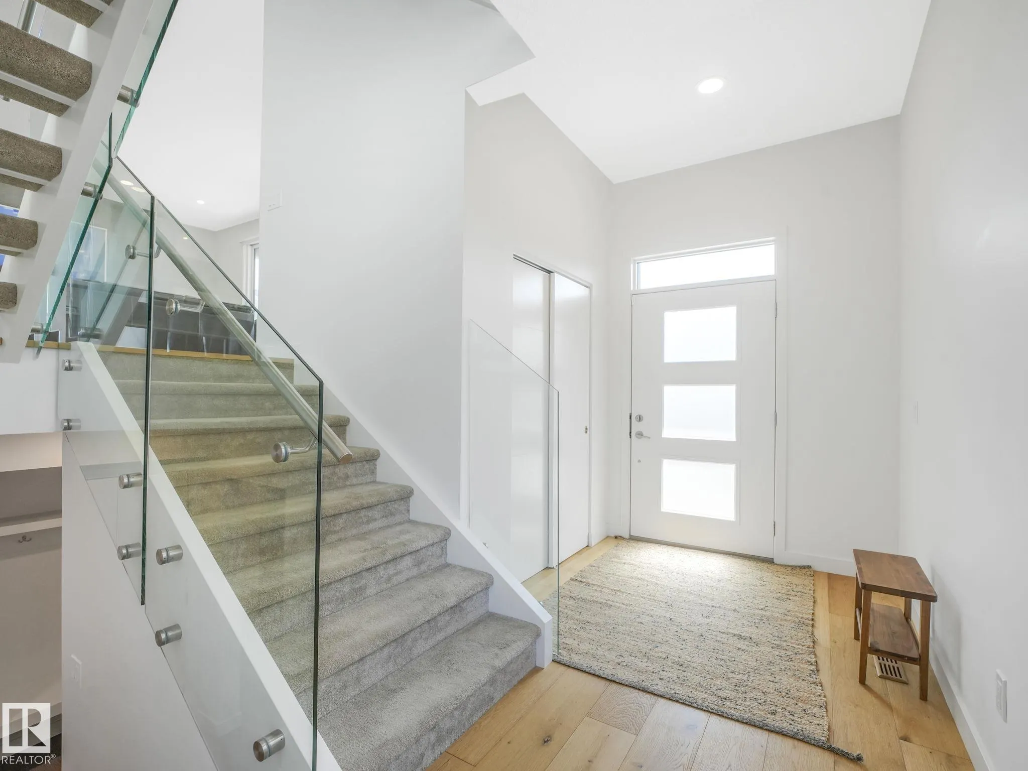 42 LADEROUTE Place