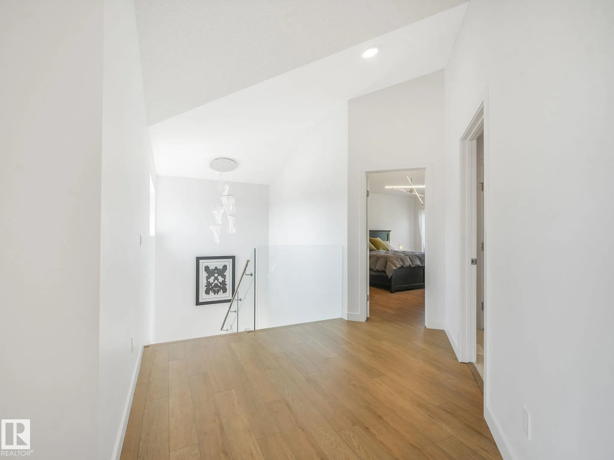 42 LADEROUTE Place