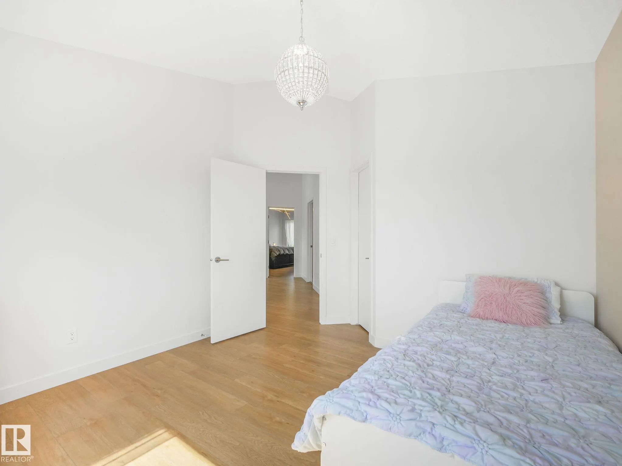 42 LADEROUTE Place