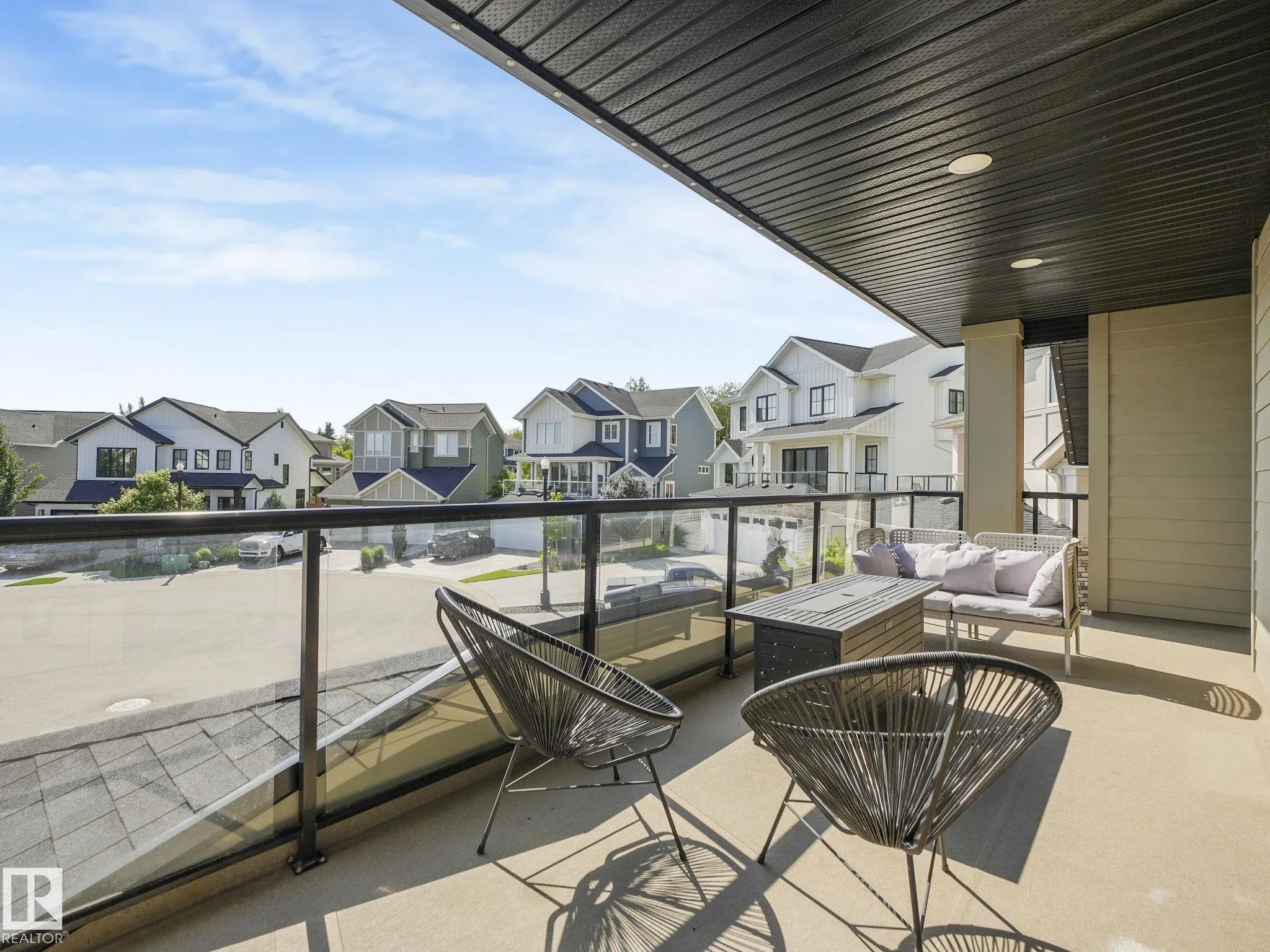 42 LADEROUTE Place