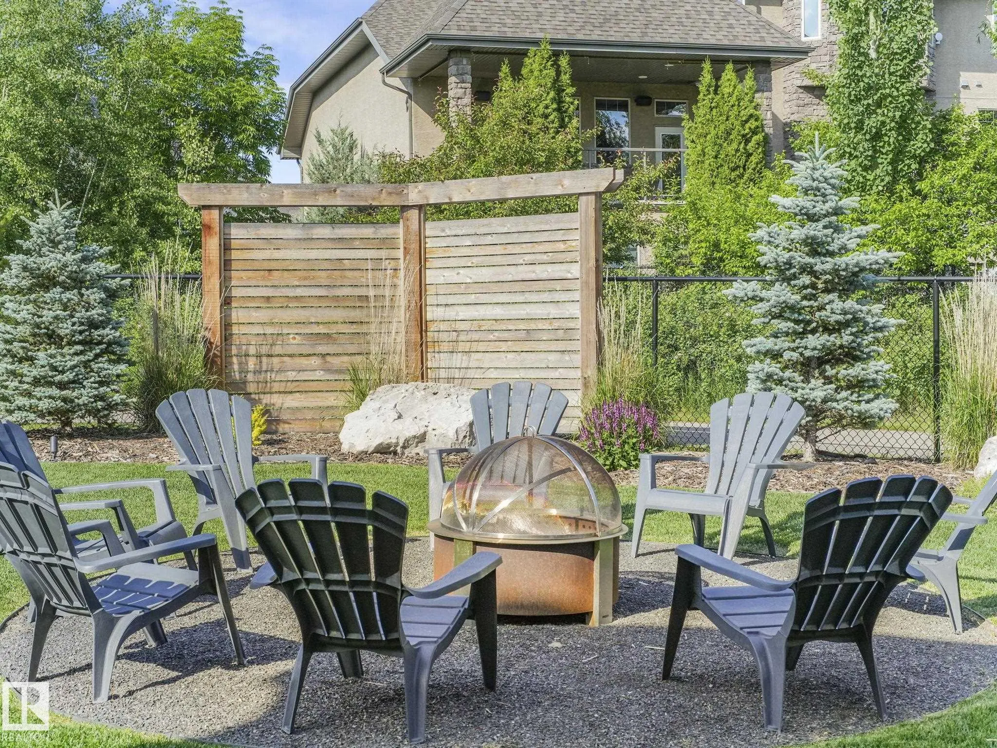 42 LADEROUTE Place