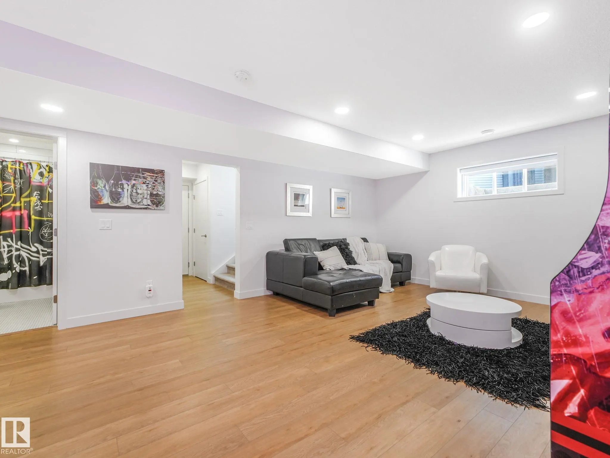 42 LADEROUTE Place