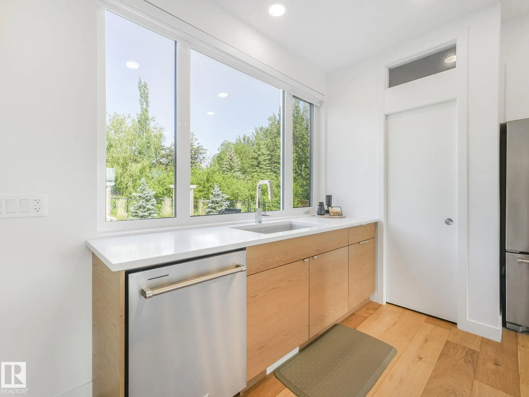 42 LADEROUTE Place
