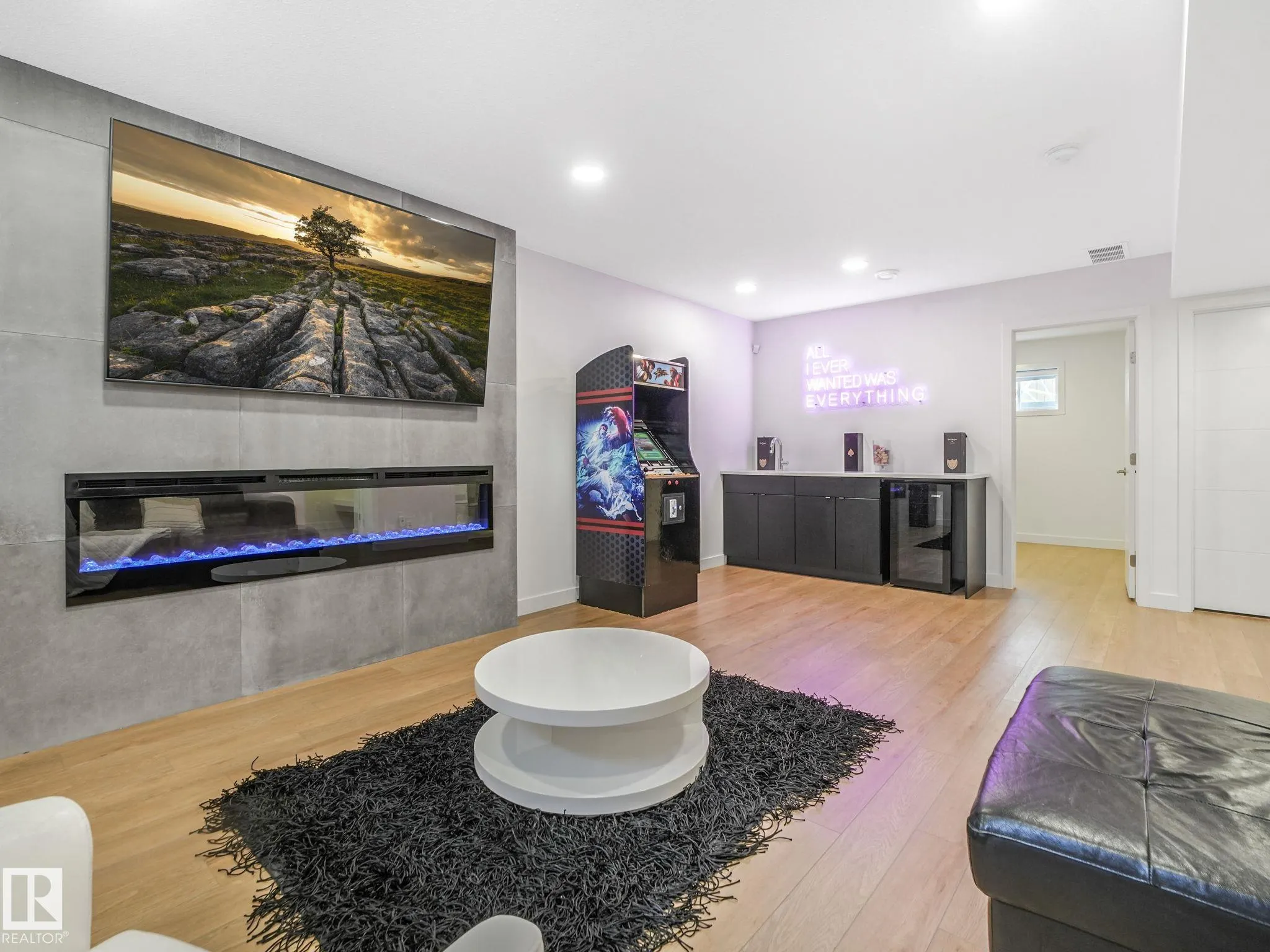 42 LADEROUTE Place