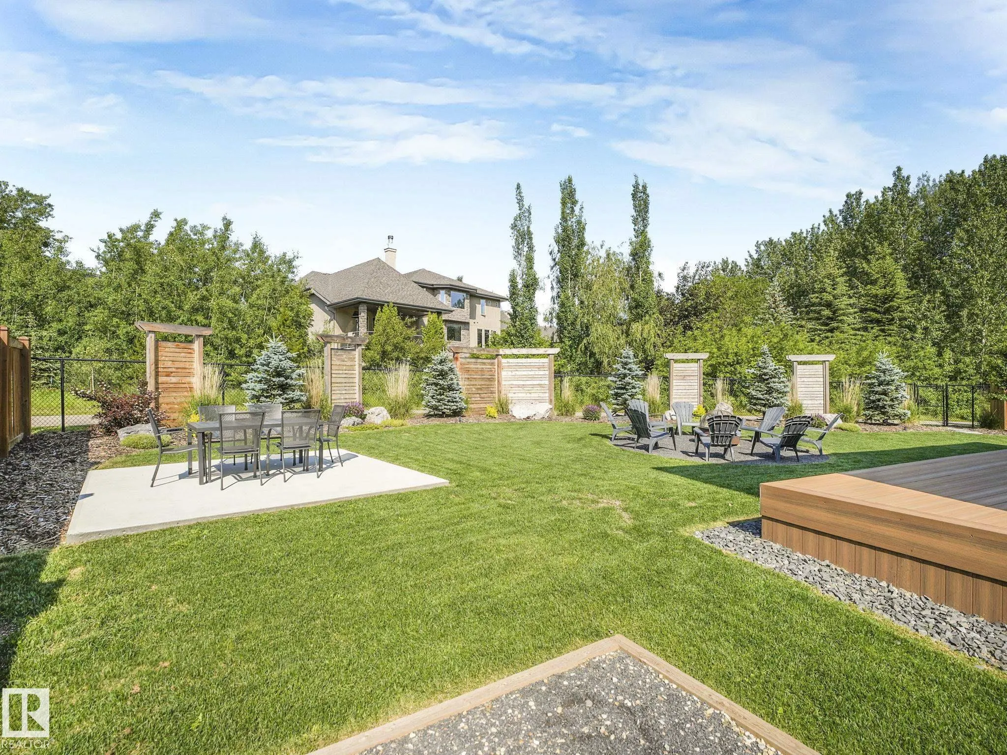 42 LADEROUTE Place