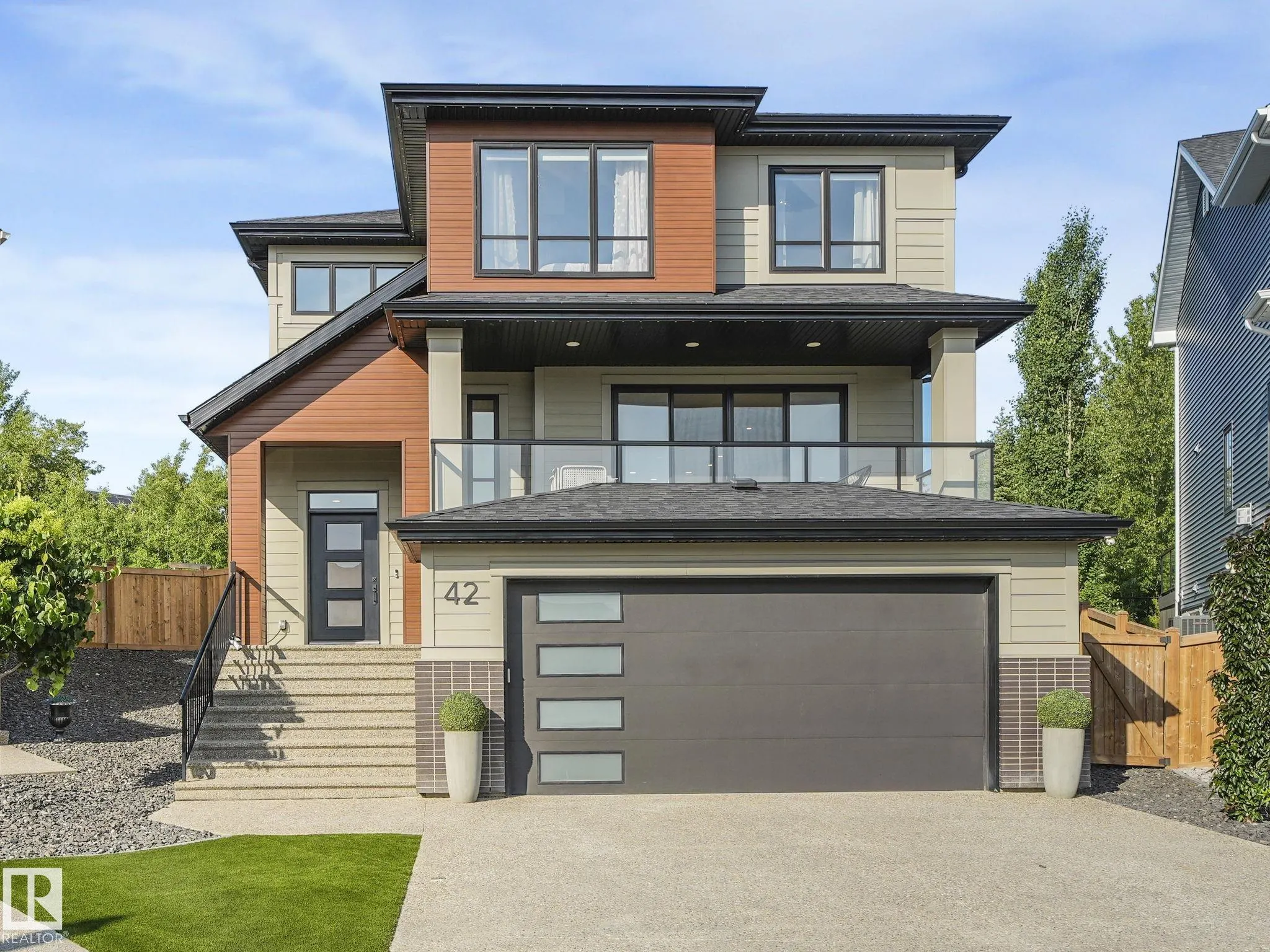 42 LADEROUTE Place