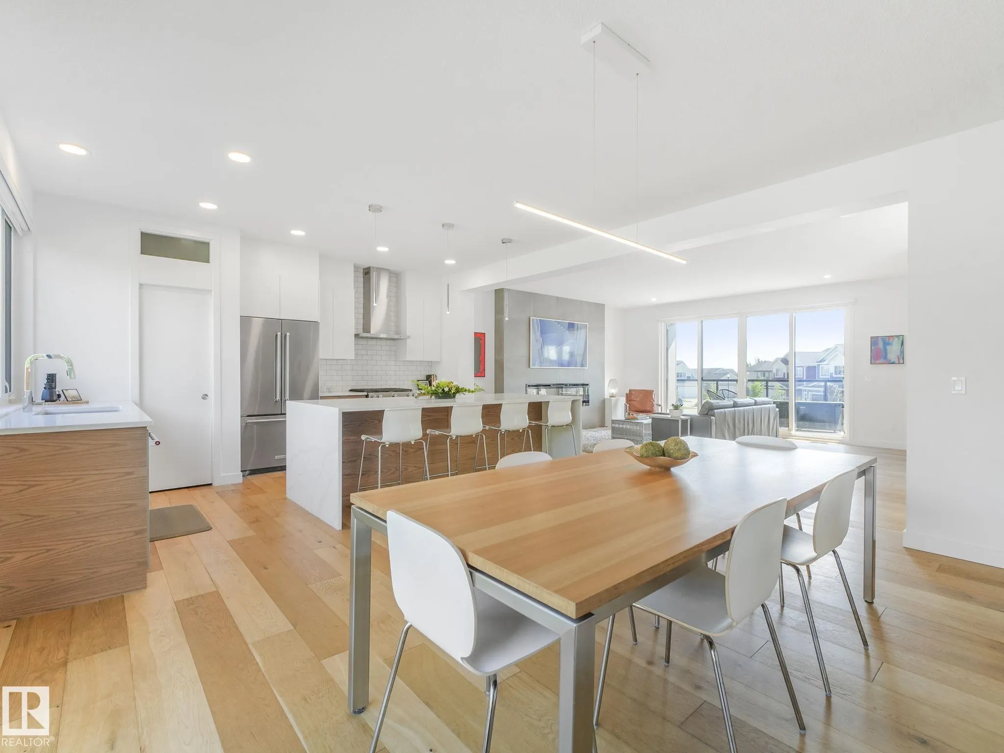 42 LADEROUTE Place
