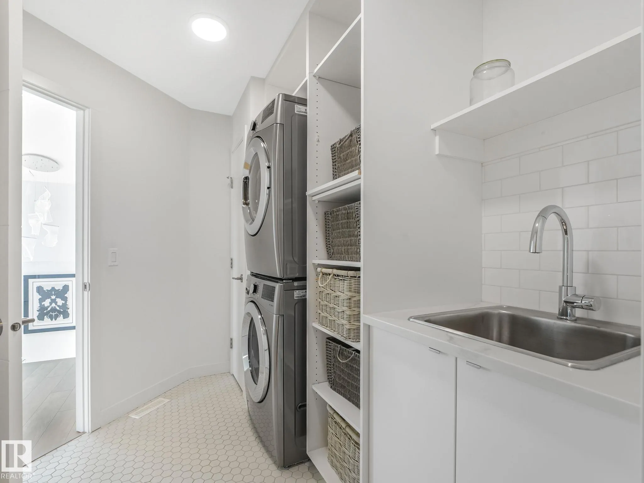 42 LADEROUTE Place