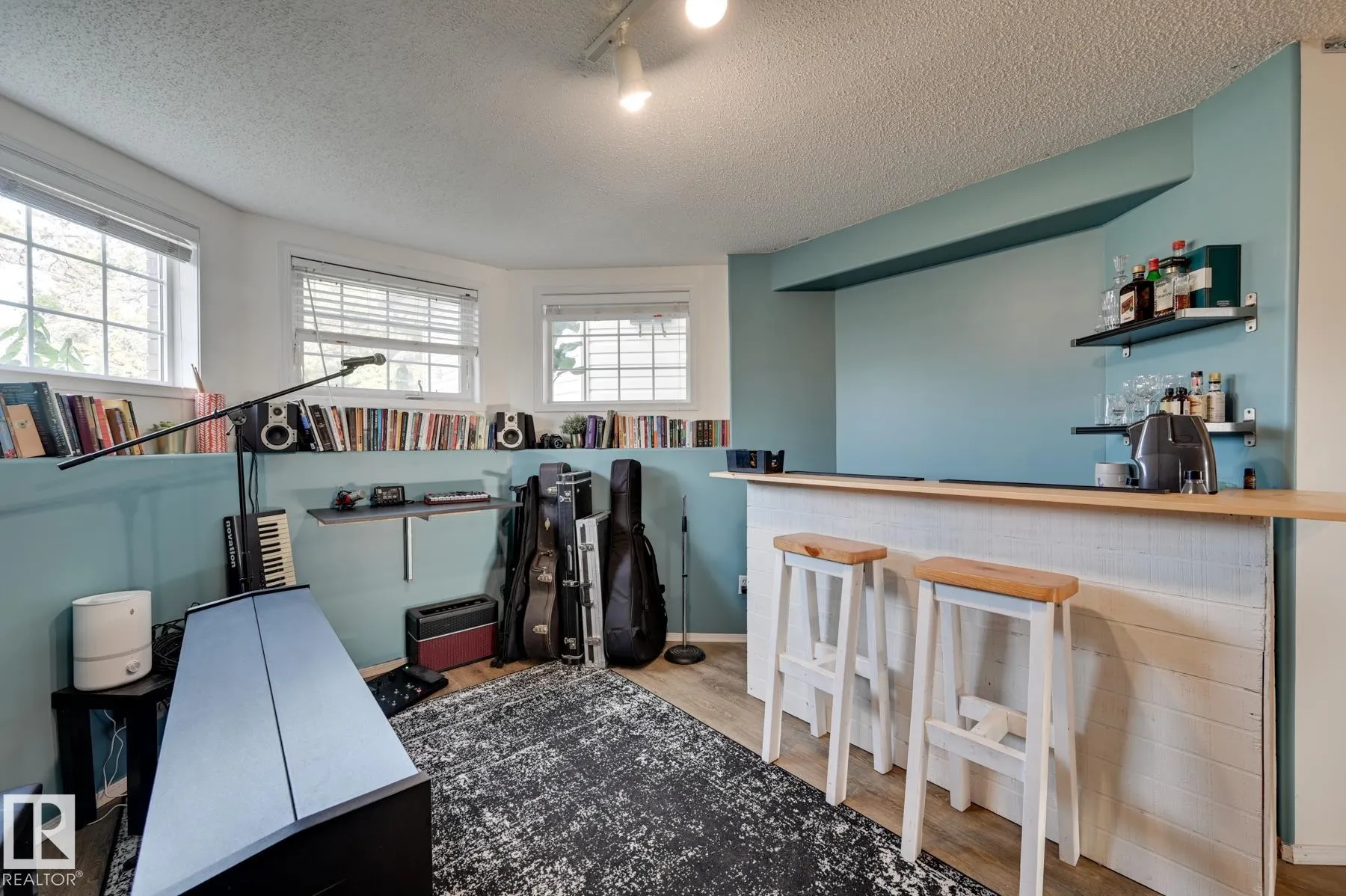 2 WESTWOOD Way