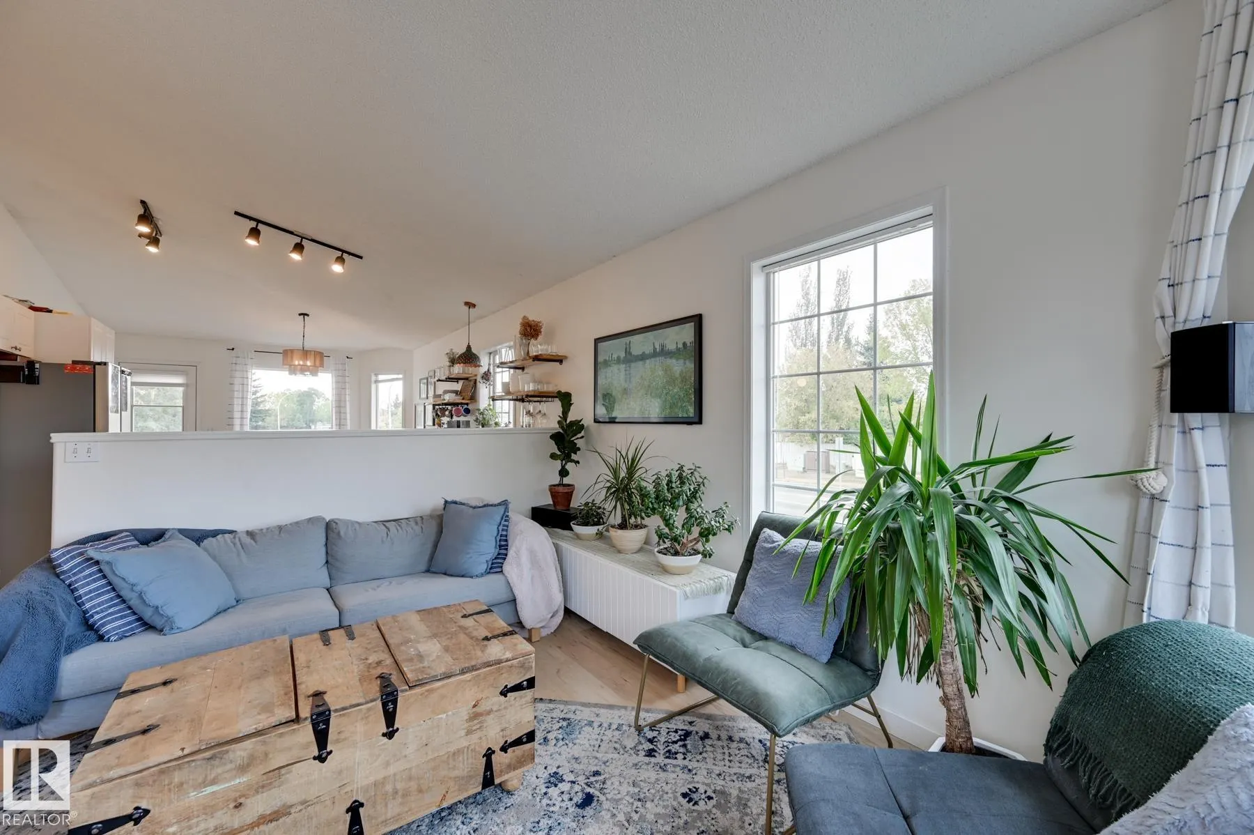 2 WESTWOOD Way