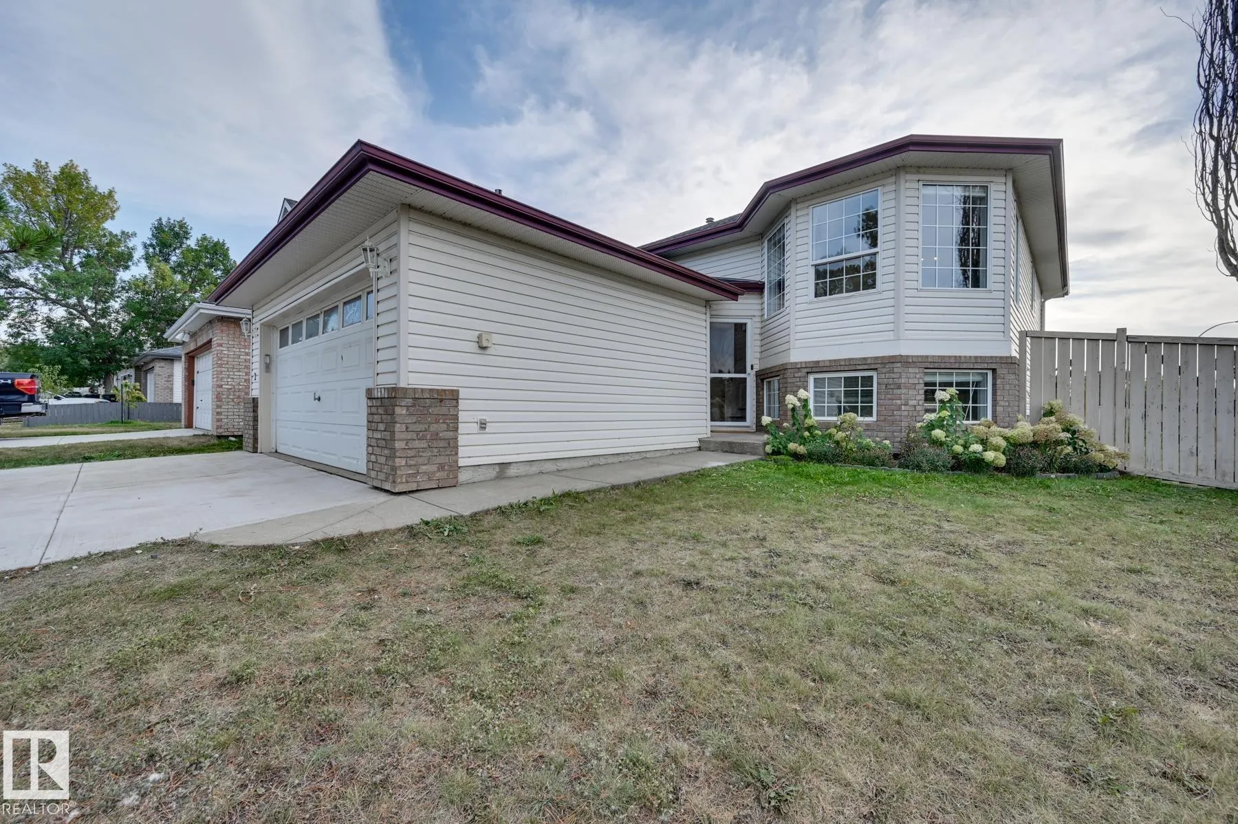2 WESTWOOD Way