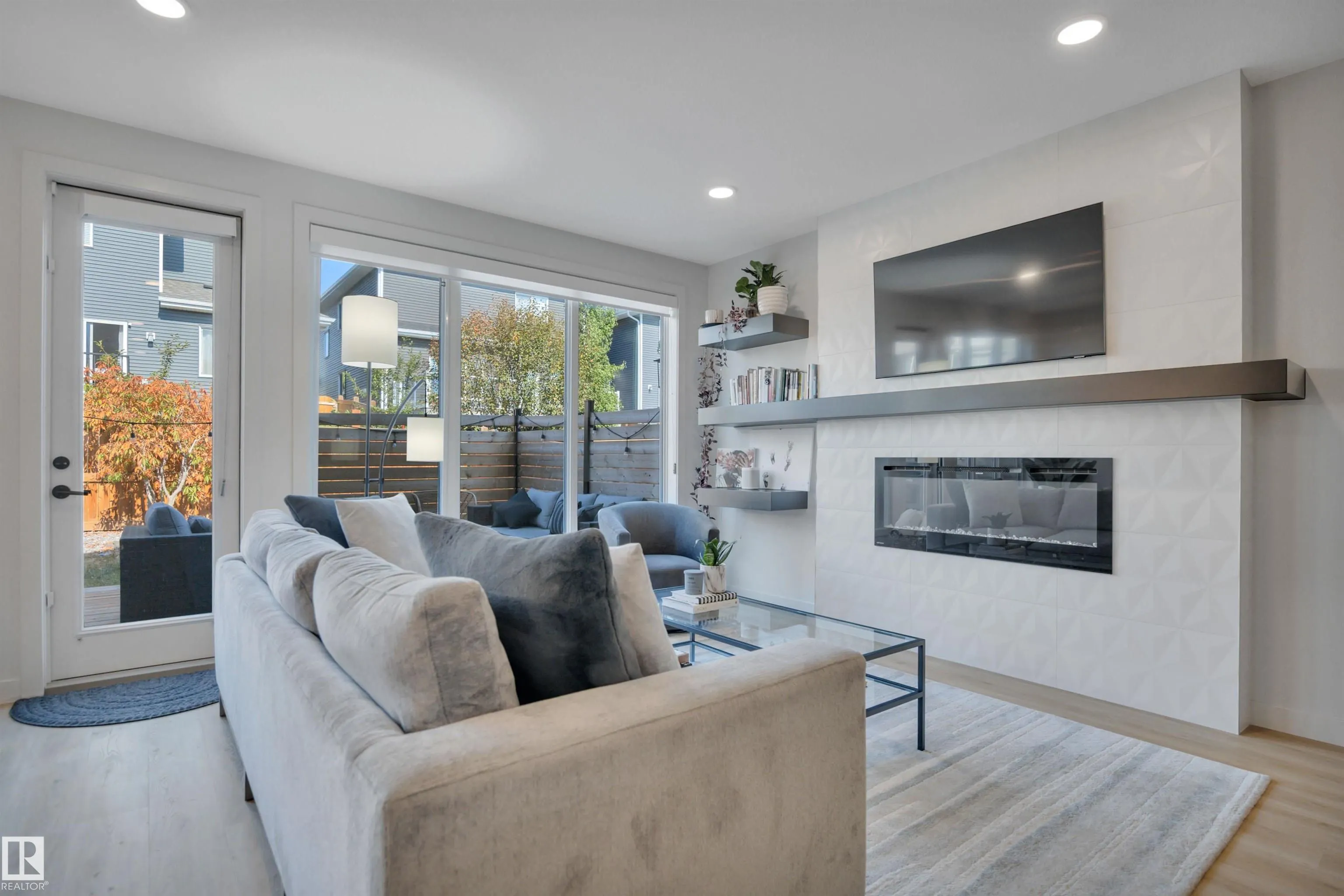 6458 ELSTON Loop