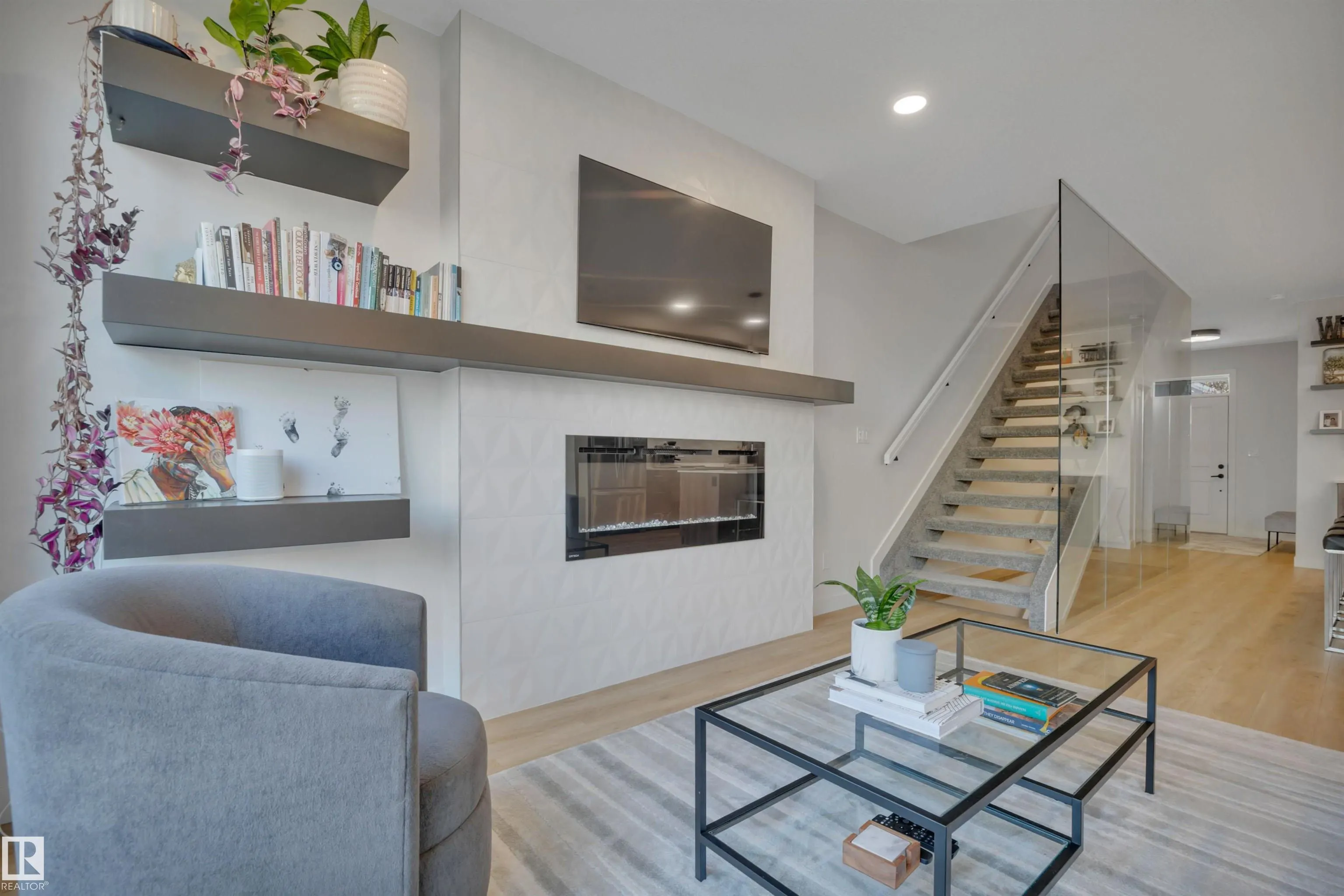 6458 ELSTON Loop