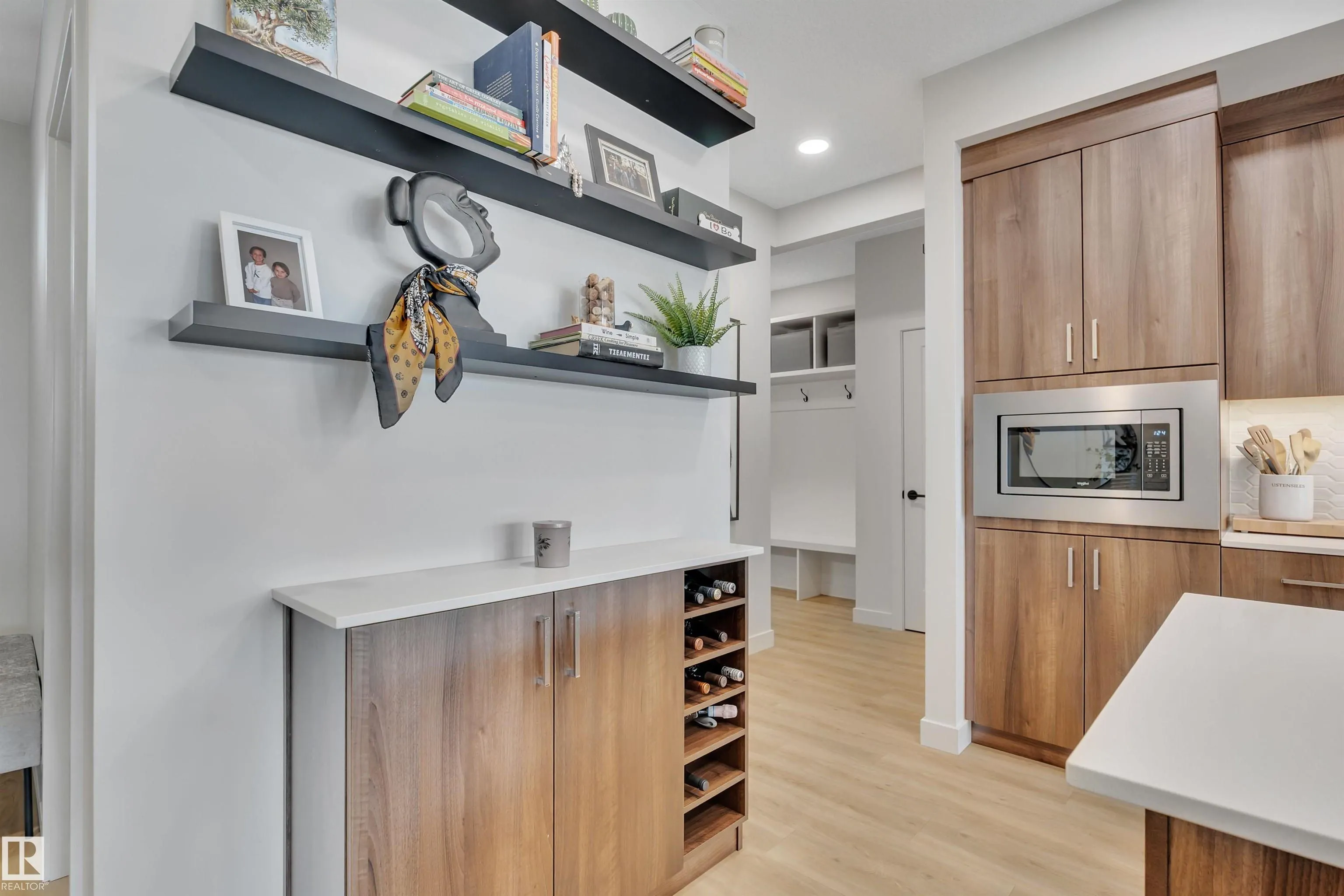 6458 ELSTON Loop