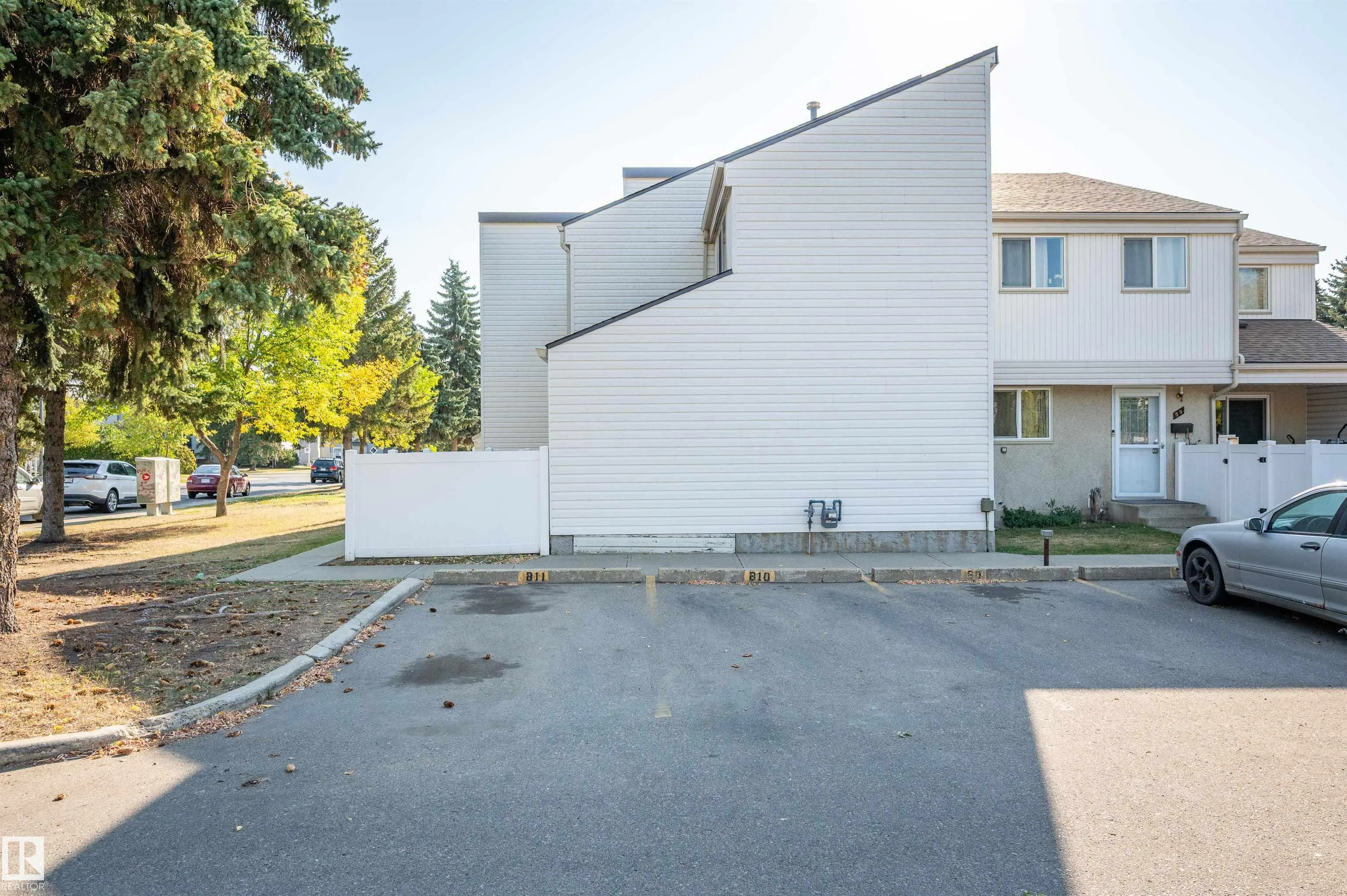 60 WOODVALE Village