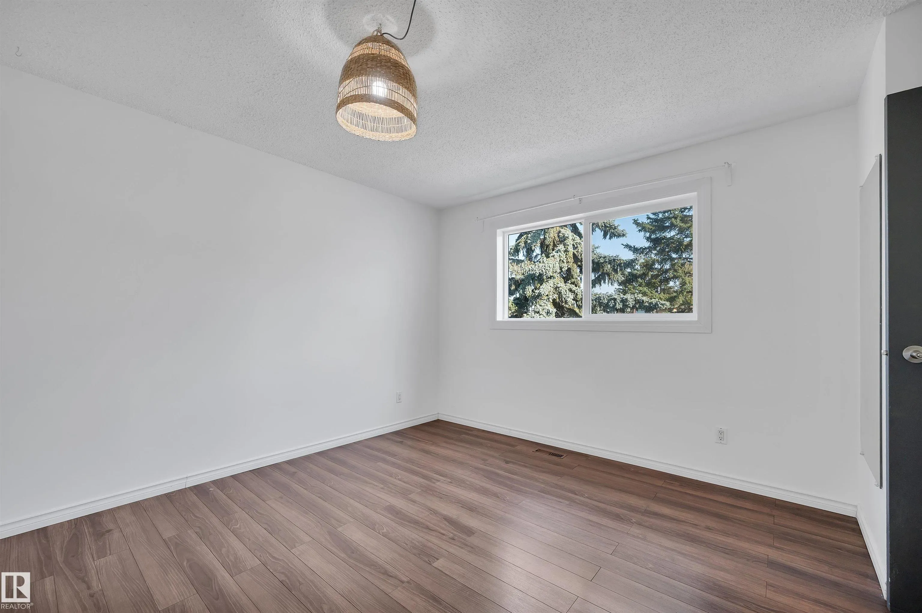 60 WOODVALE Village