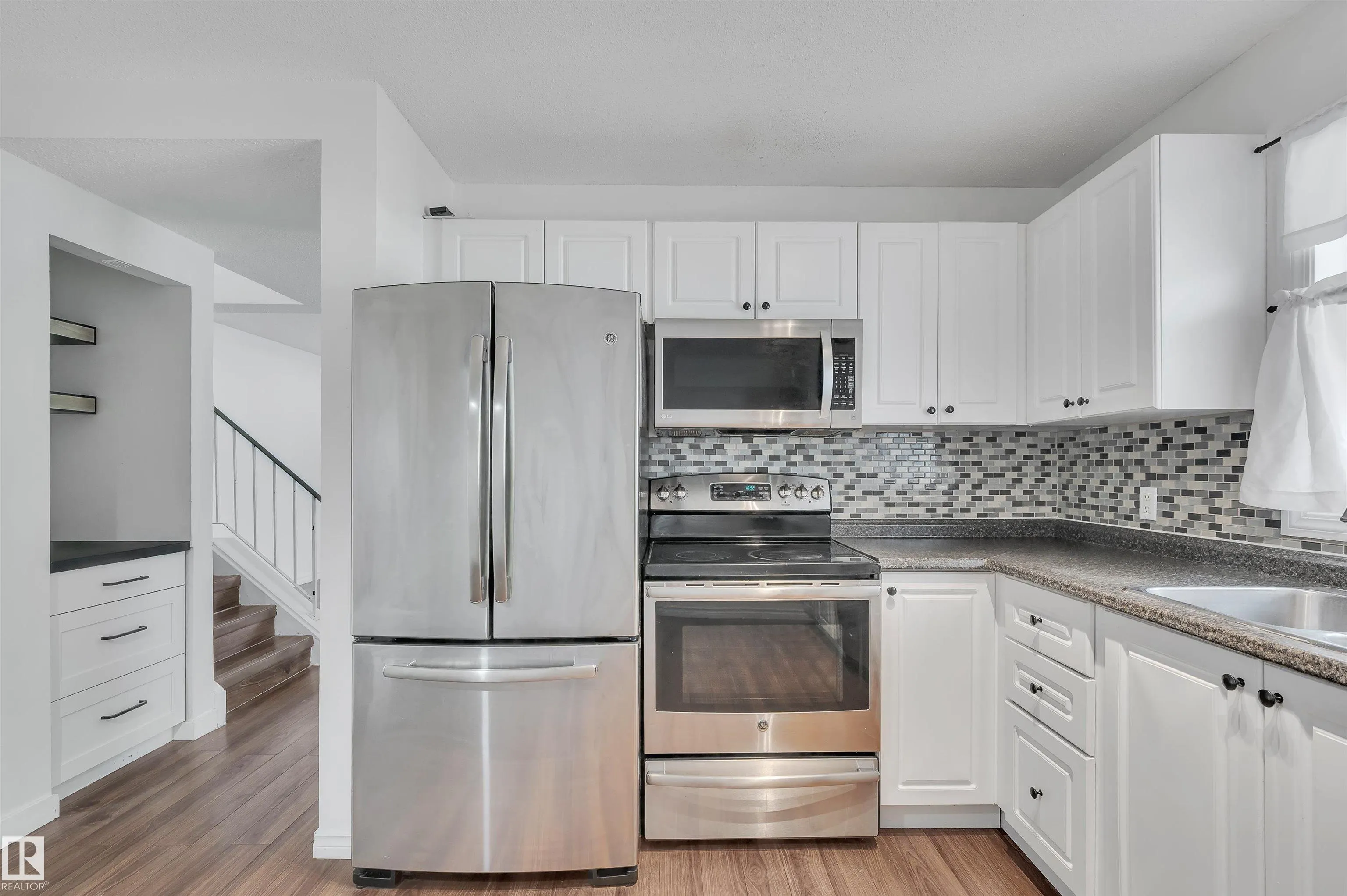 60 WOODVALE Village
