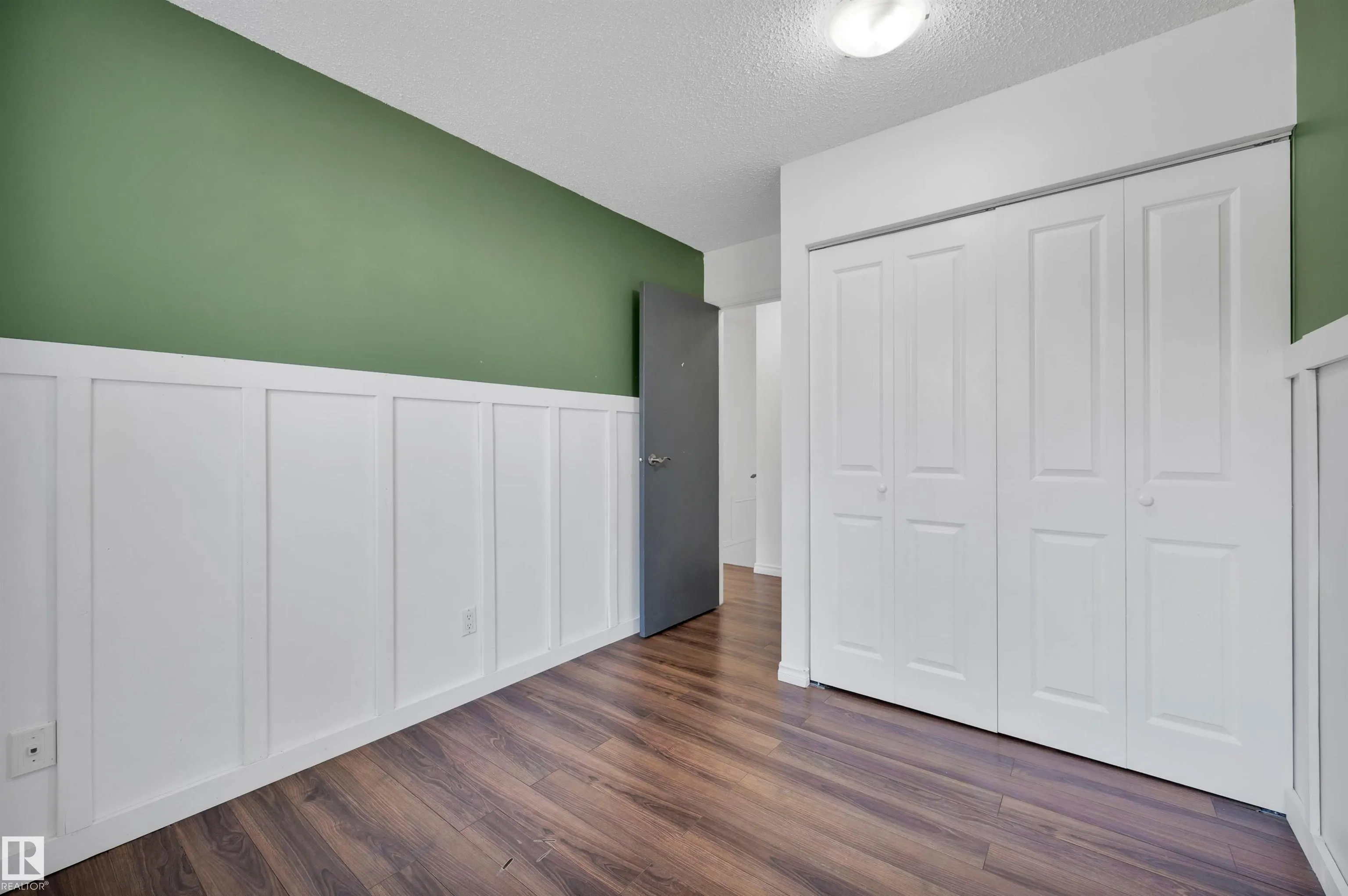 60 WOODVALE Village