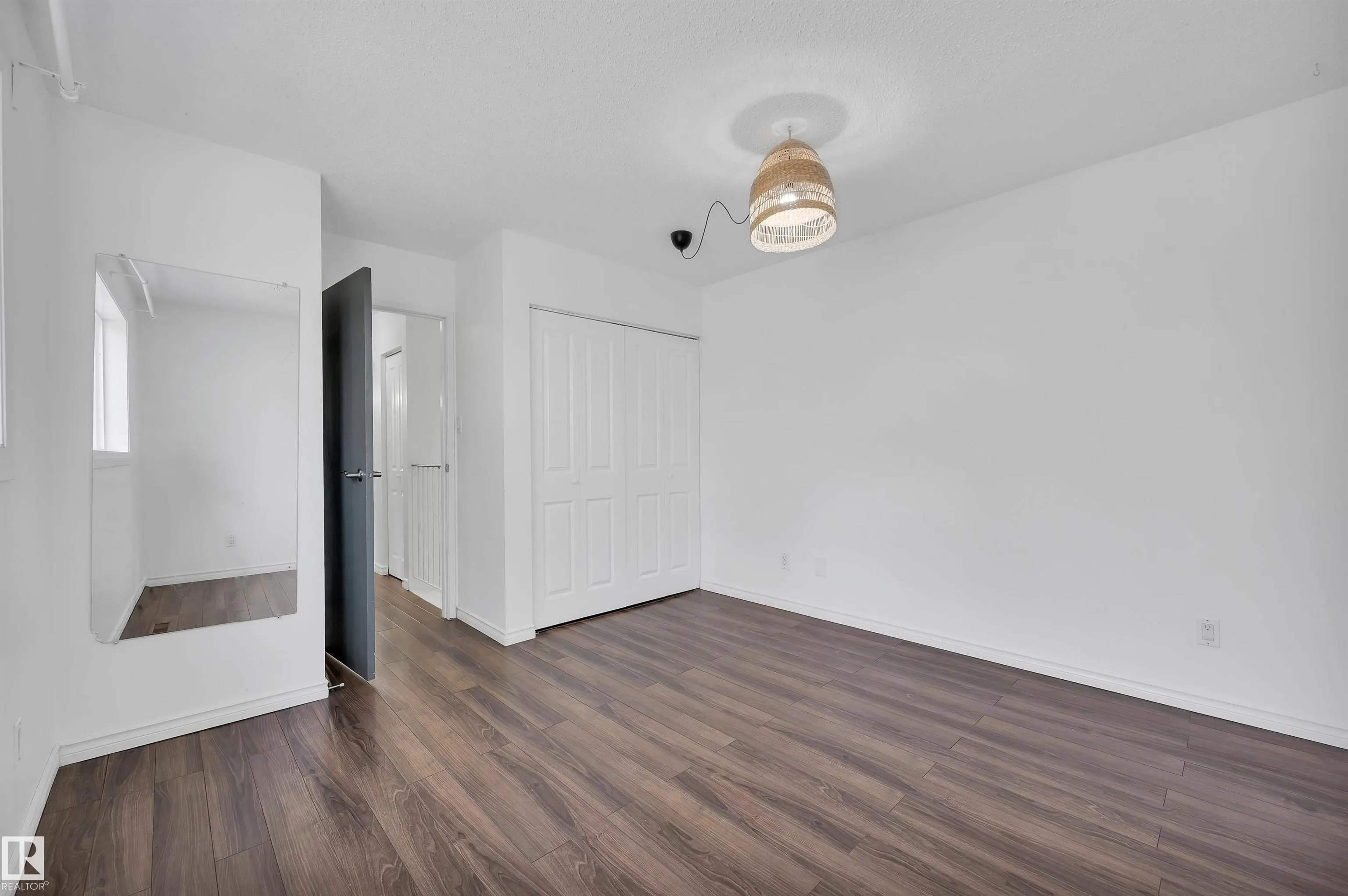 60 WOODVALE Village