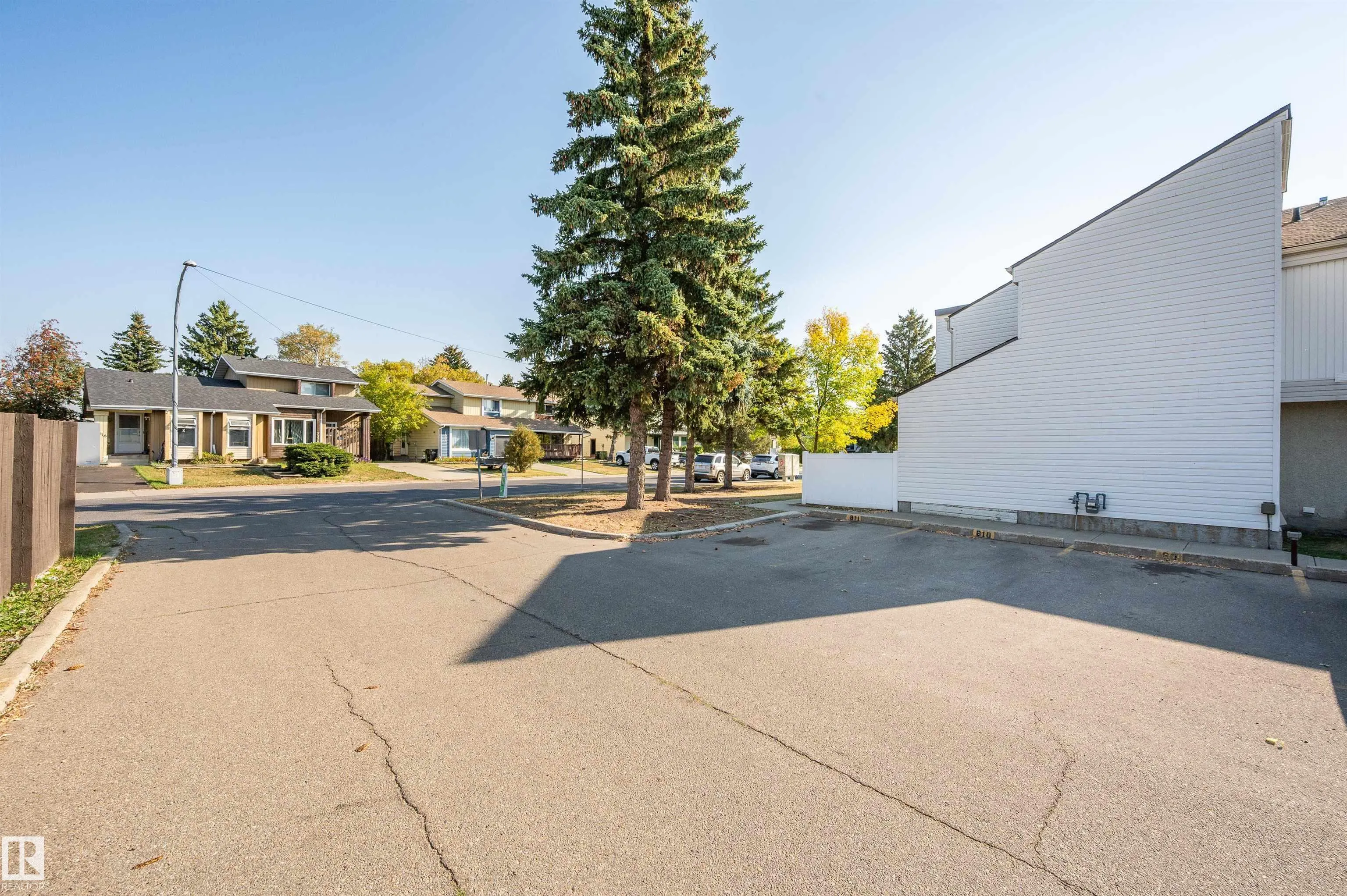 60 WOODVALE Village