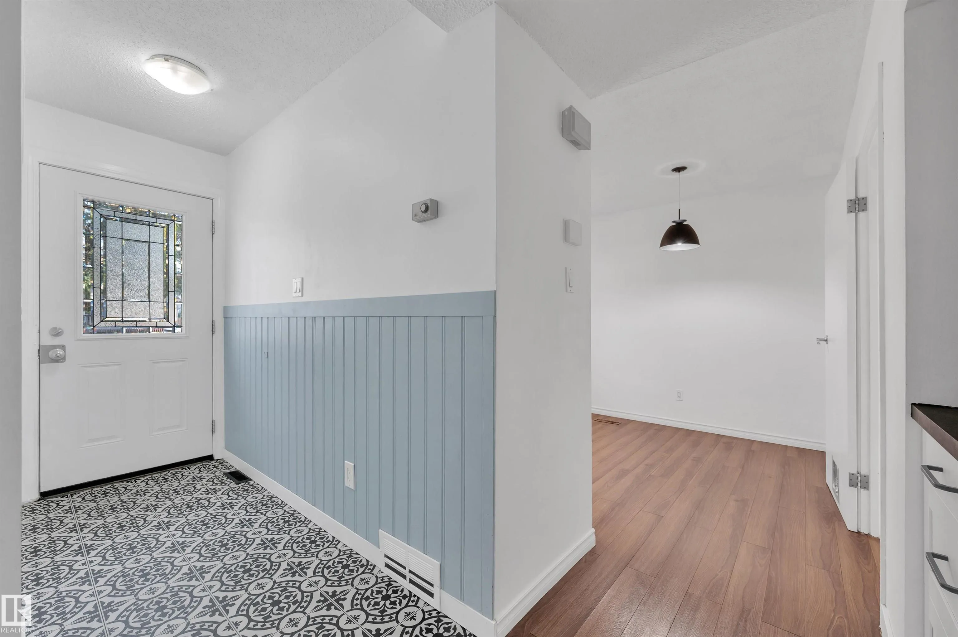 60 WOODVALE Village