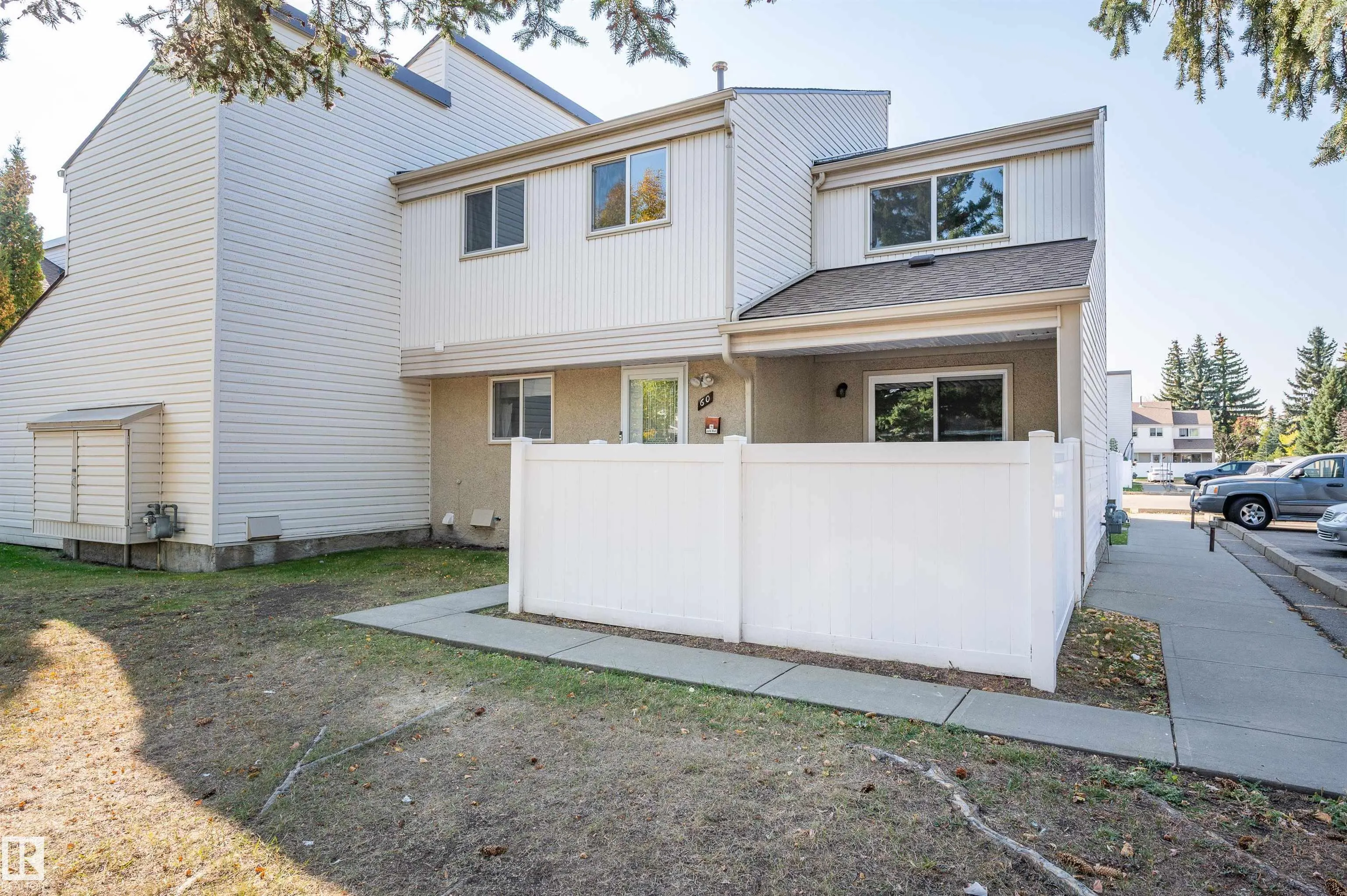 60 WOODVALE Village