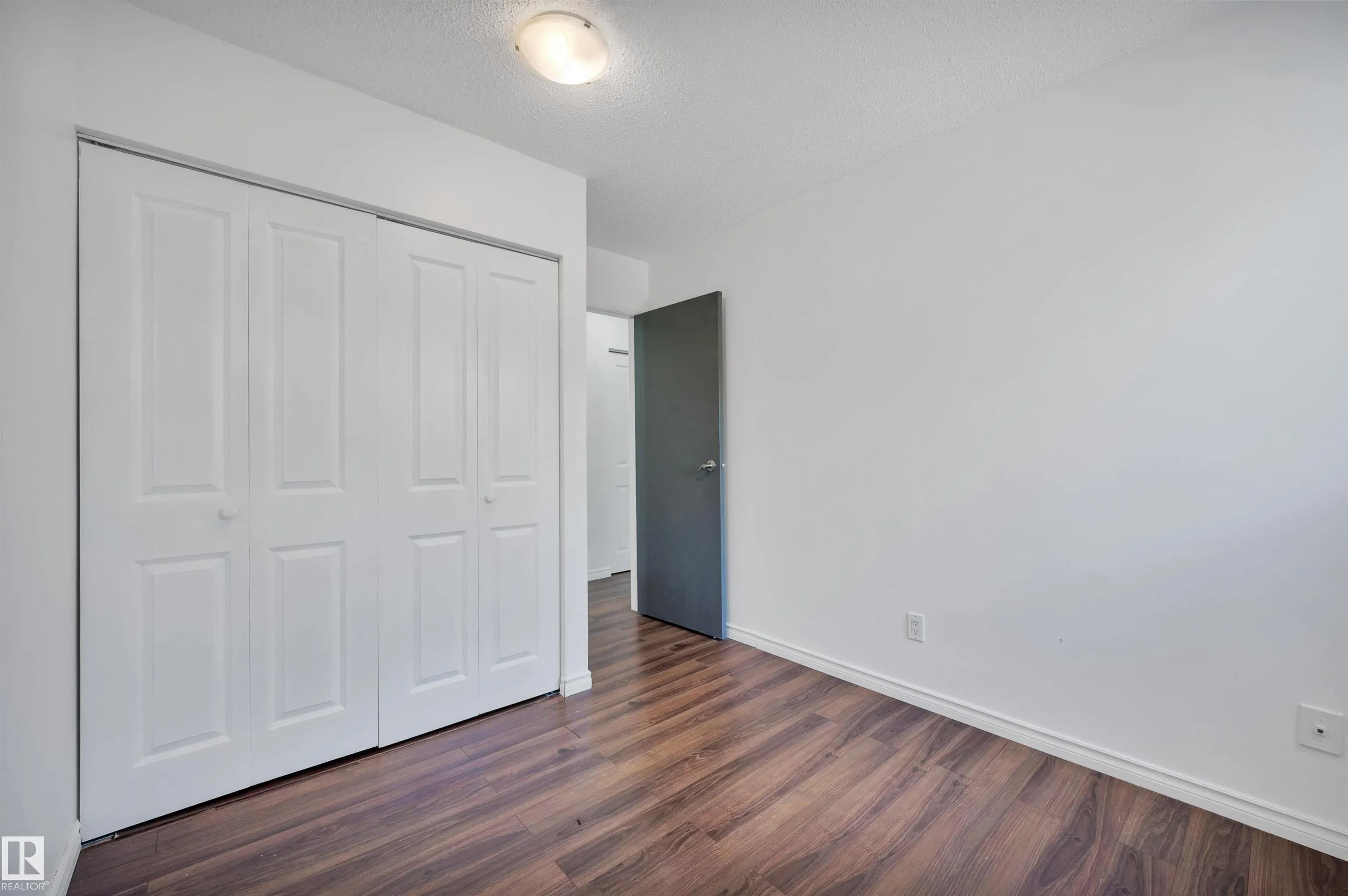 60 WOODVALE Village