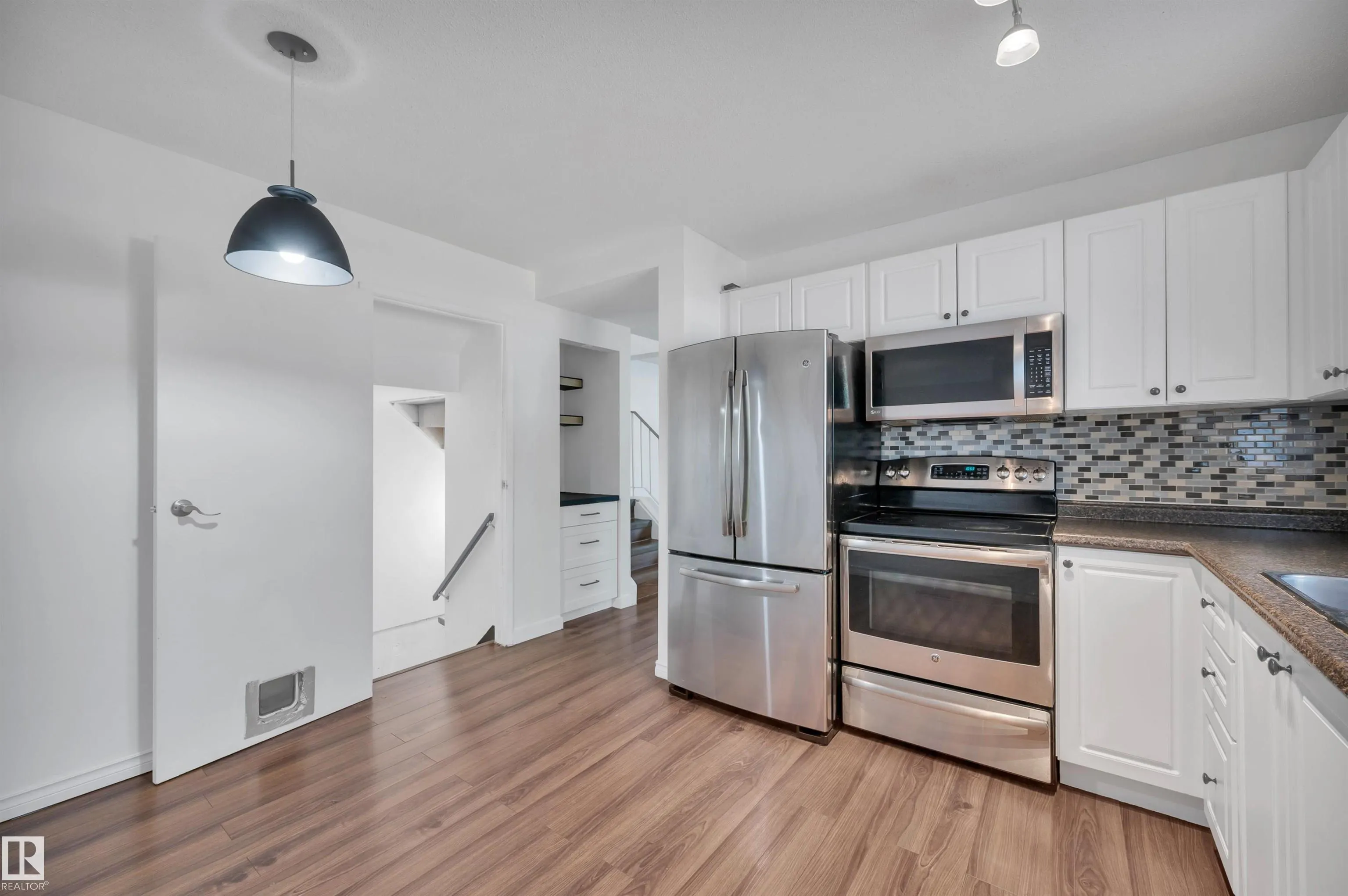 60 WOODVALE Village
