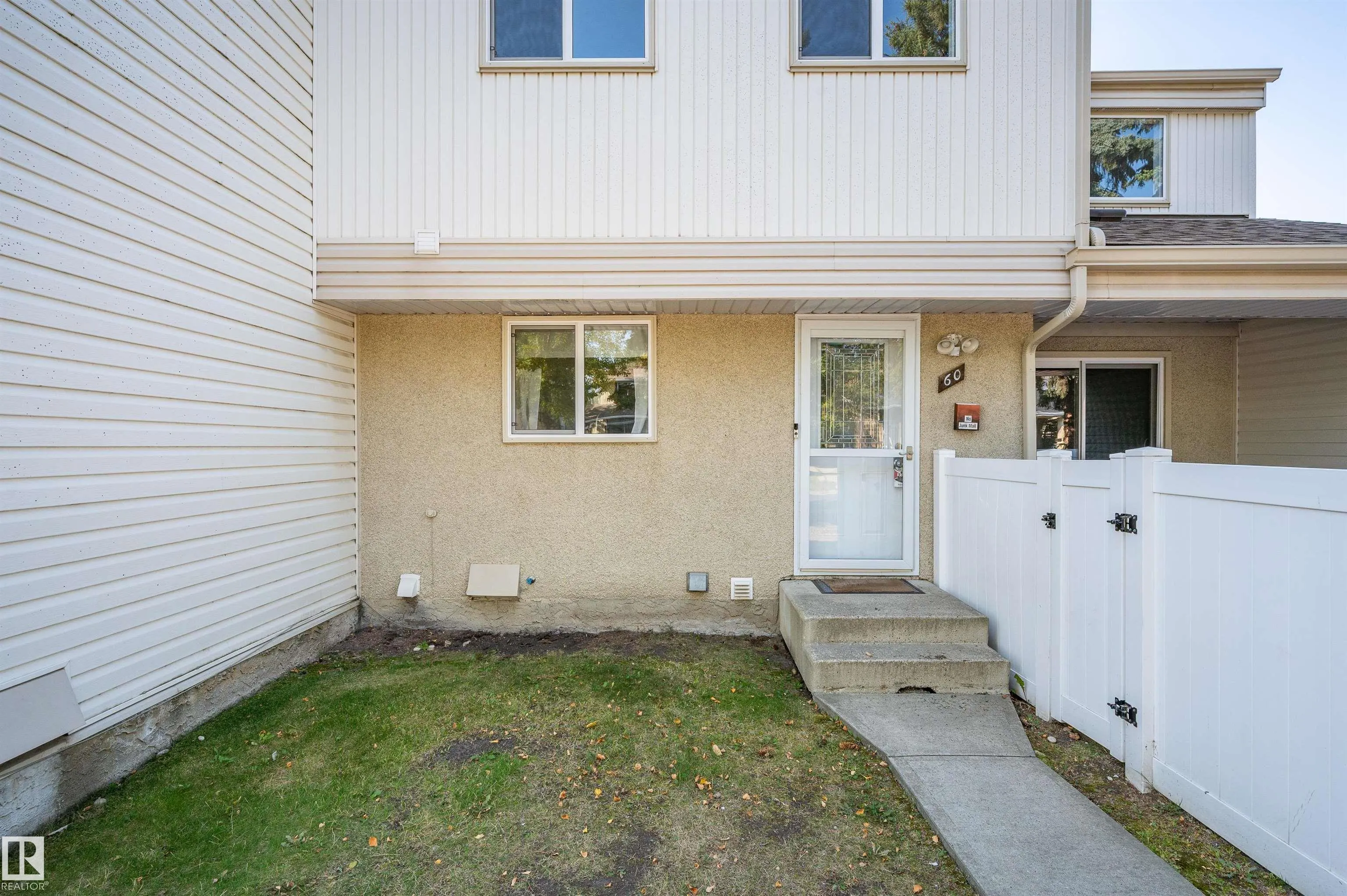 60 WOODVALE Village