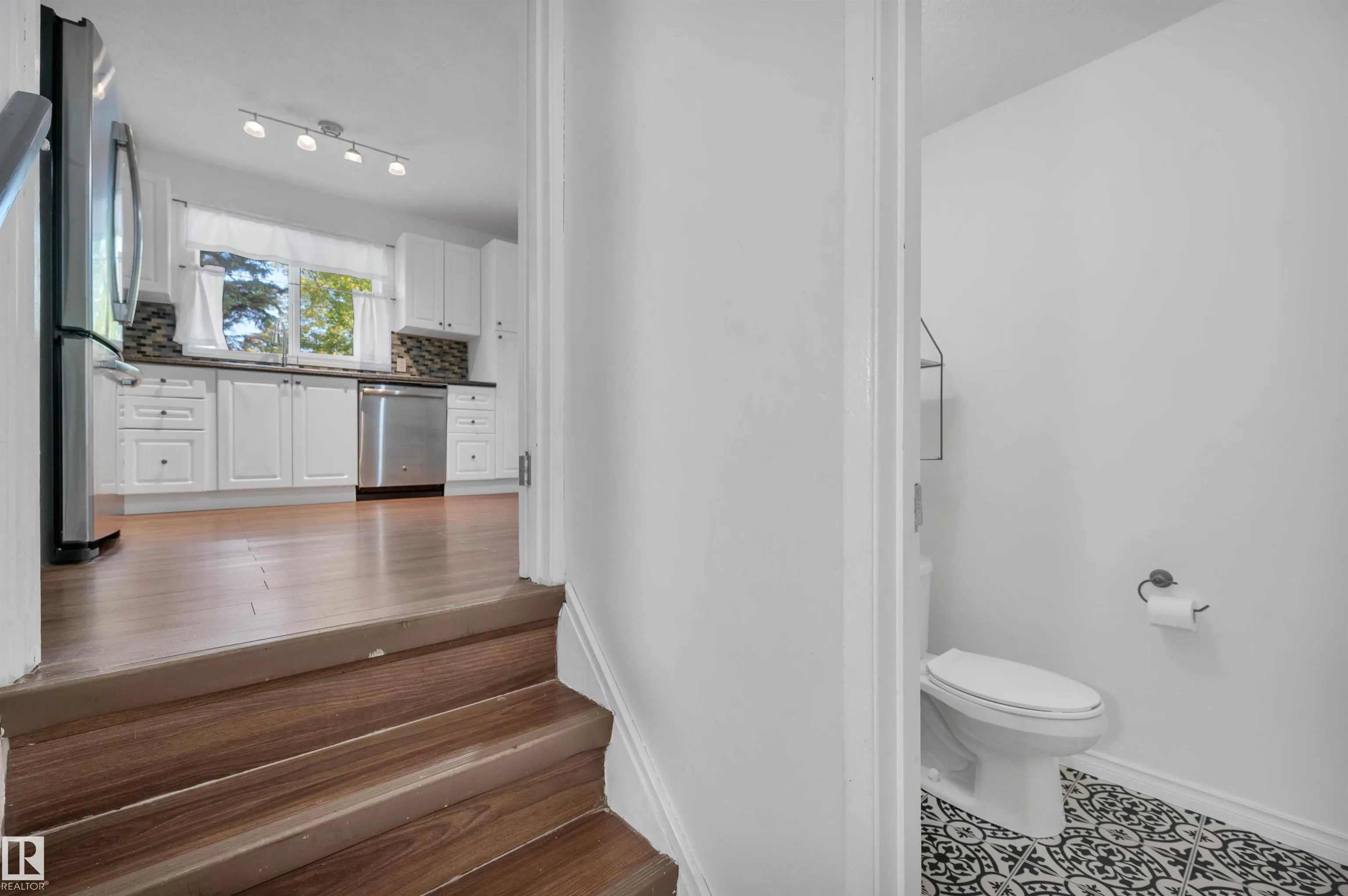 60 WOODVALE Village