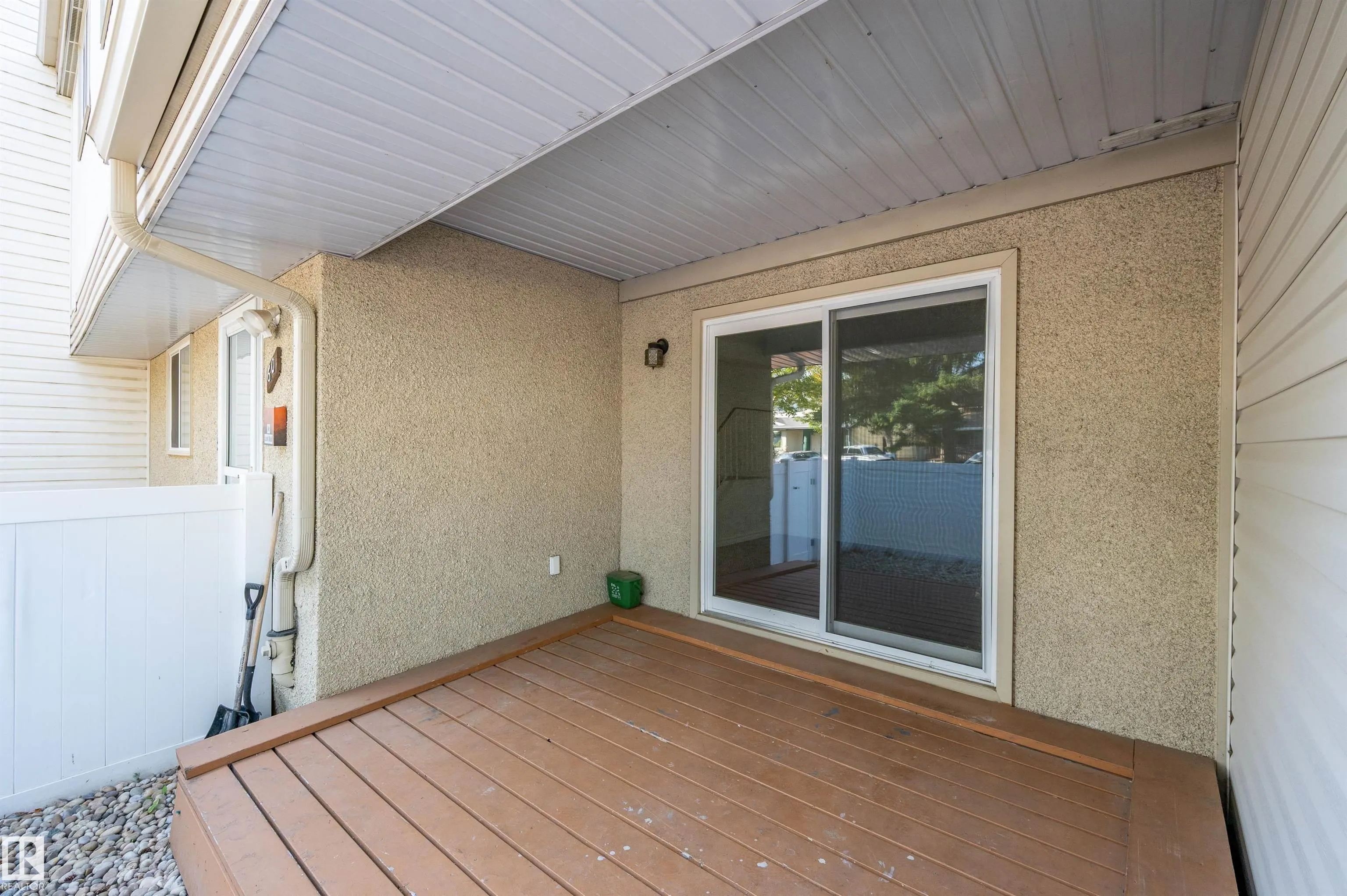 60 WOODVALE Village