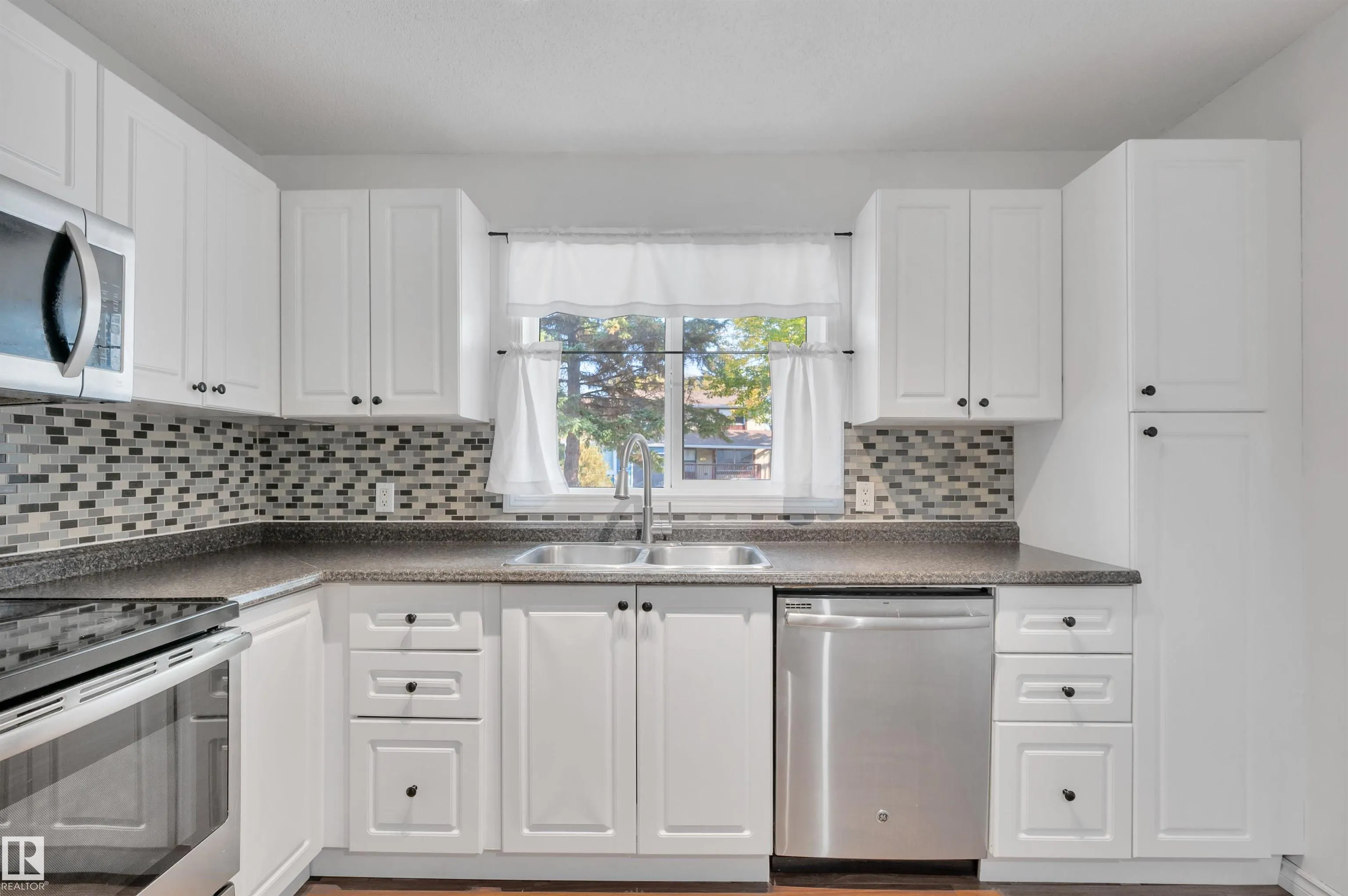 60 WOODVALE Village